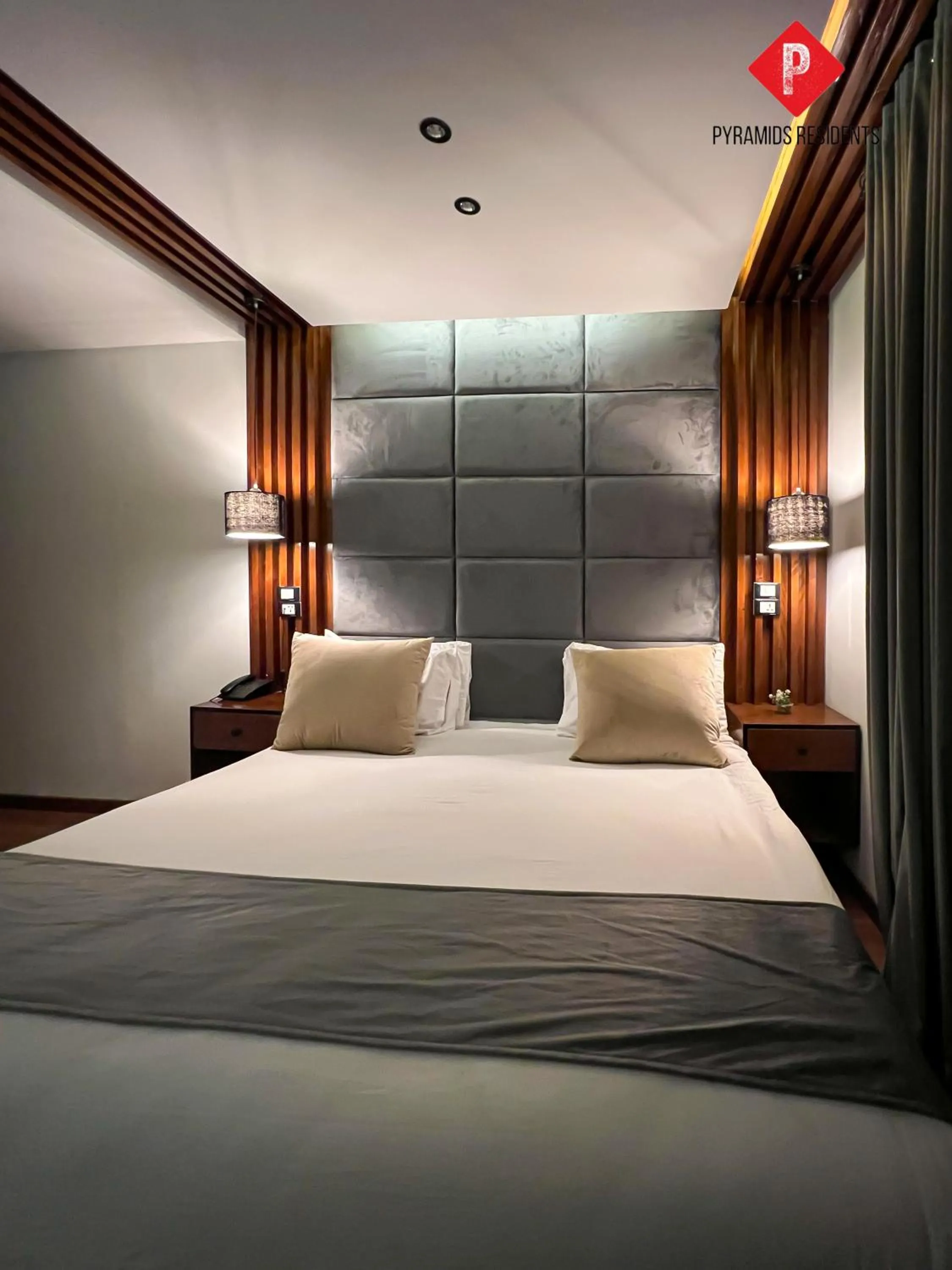 Bed in Pyramids View Guest House