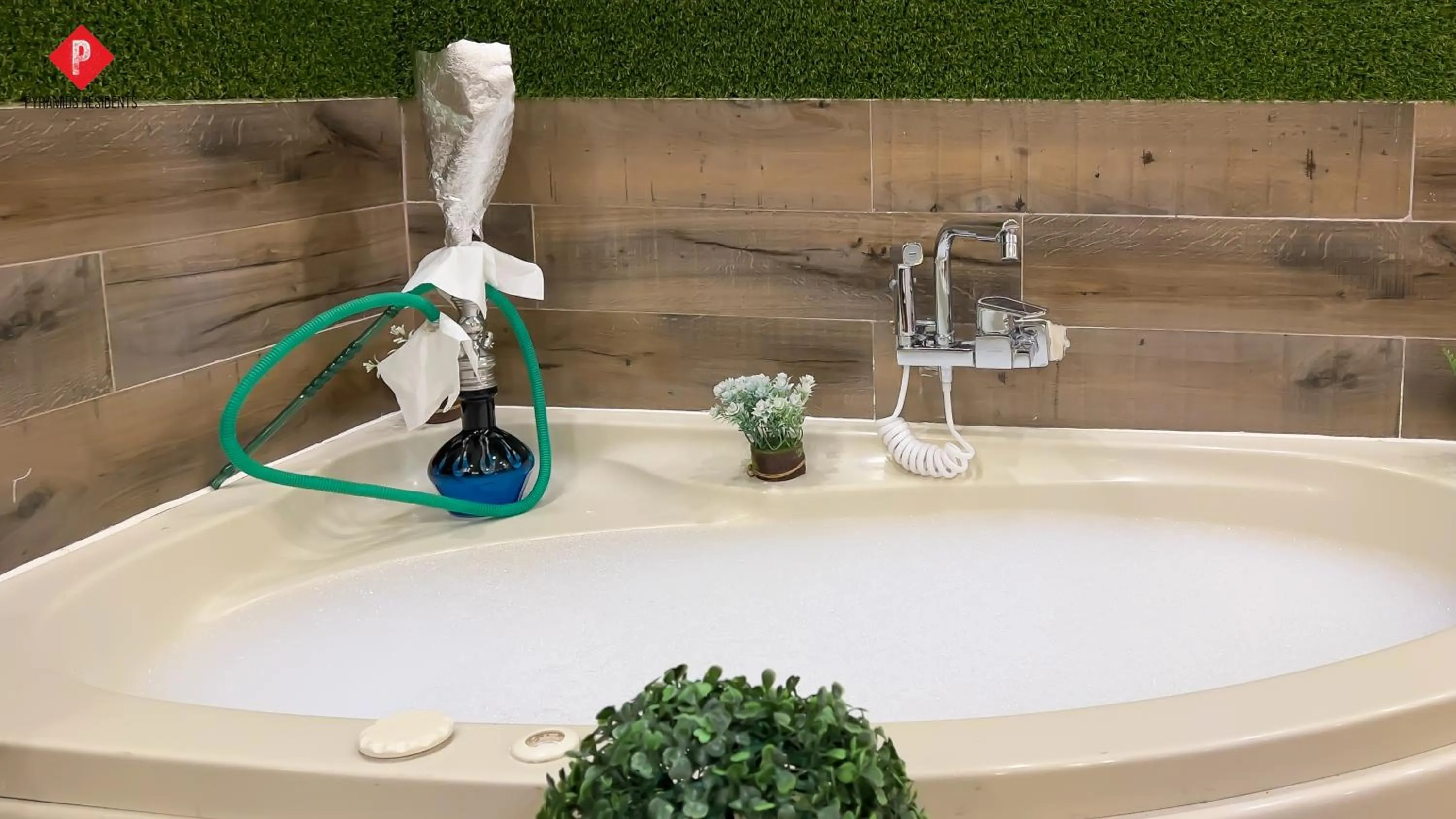 Hot Tub in Pyramids View Guest House