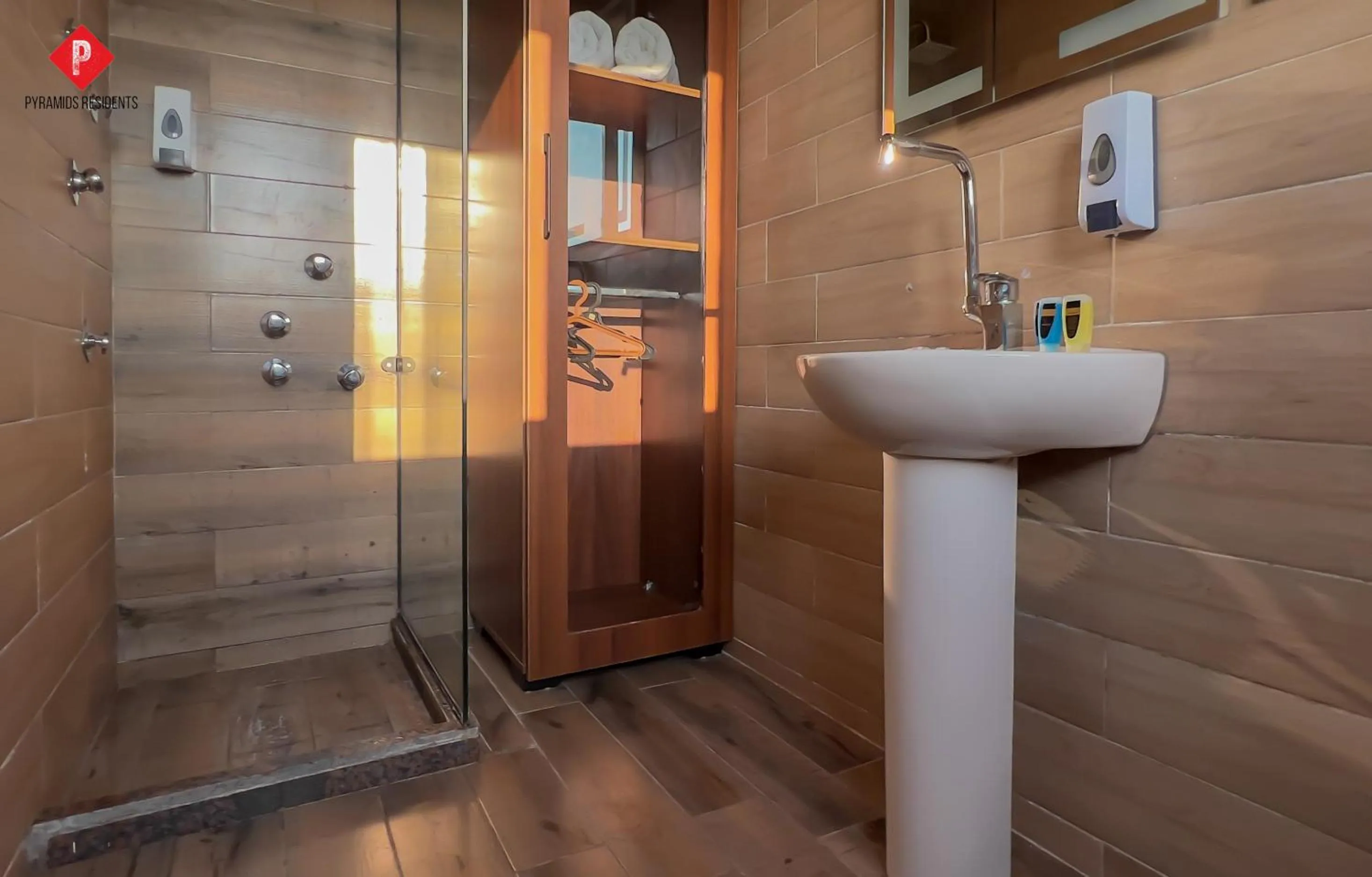 Shower in Pyramids View Guest House