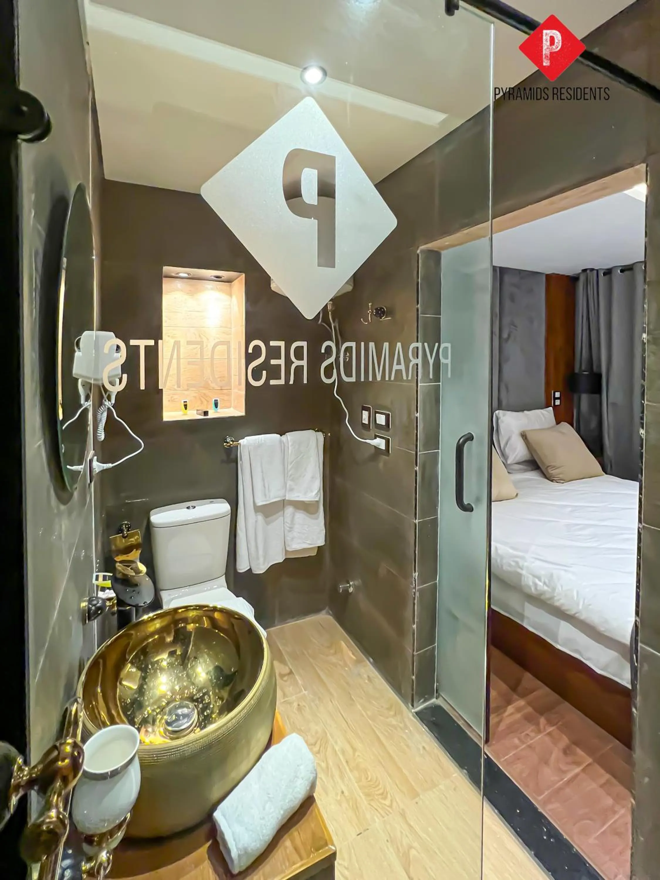 Bathroom, Bed in Pyramids View Guest House