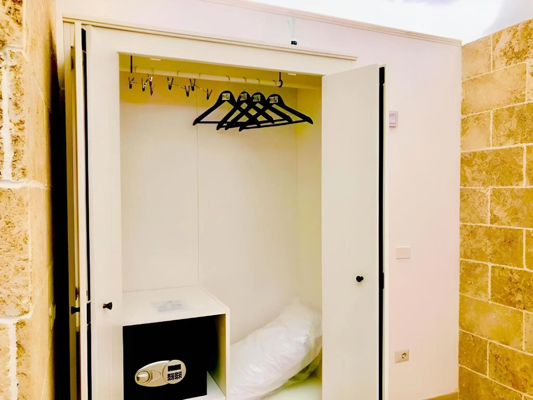 wardrobe in Corte Gabellone - dimora storica