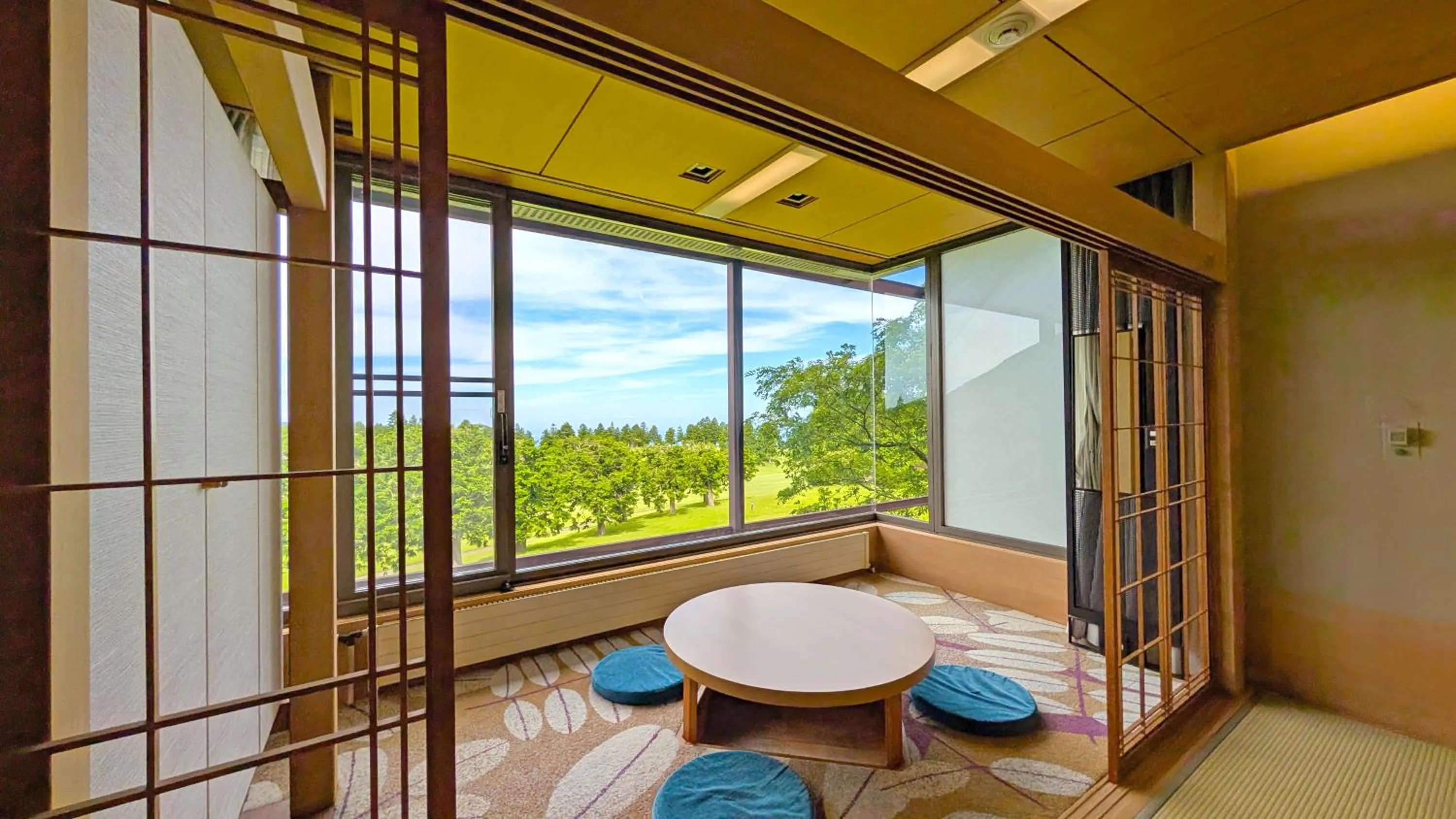 Photo of the whole room in Hakone Yunohana Prince Hotel