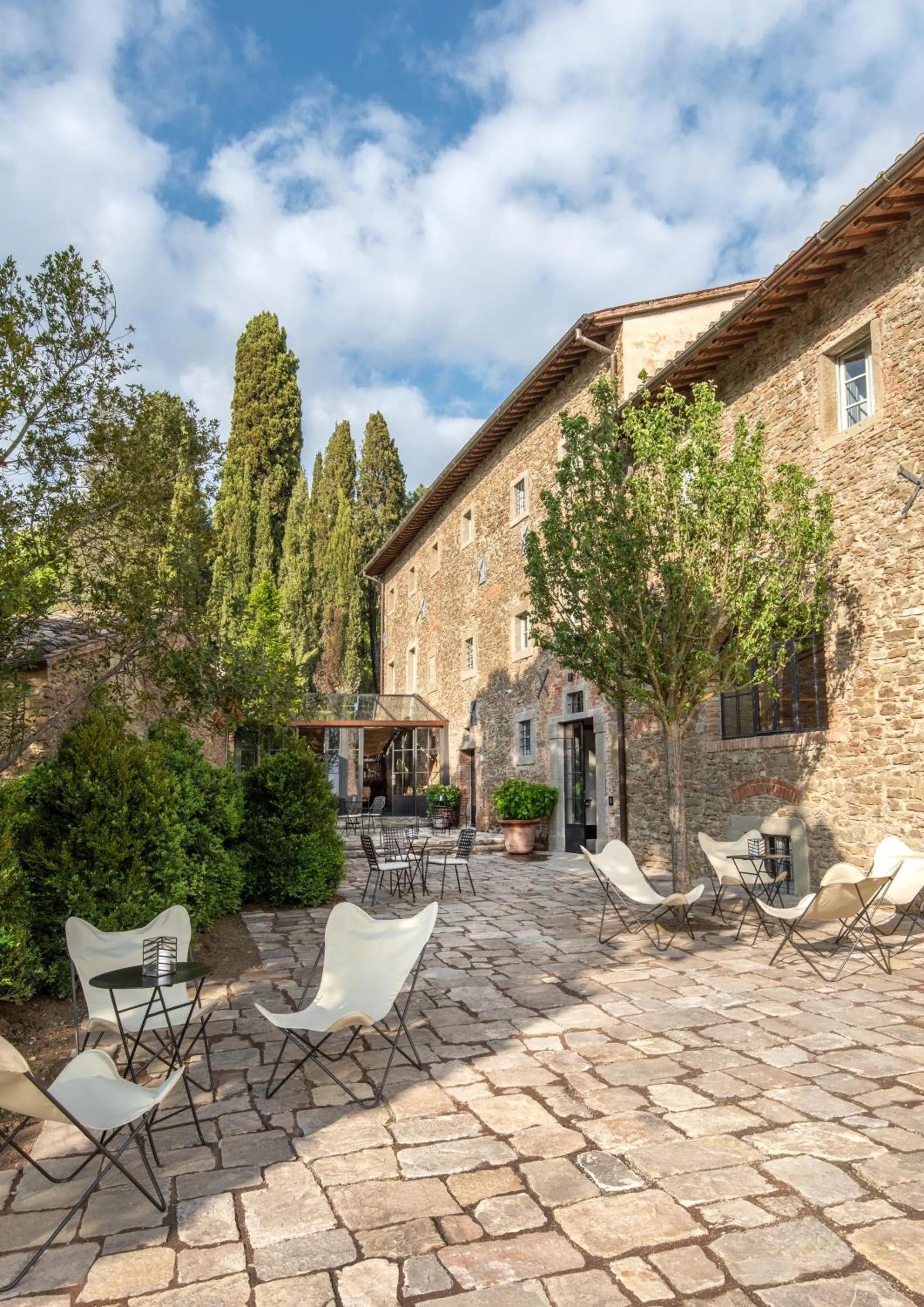 Property building in Badia di Pomaio