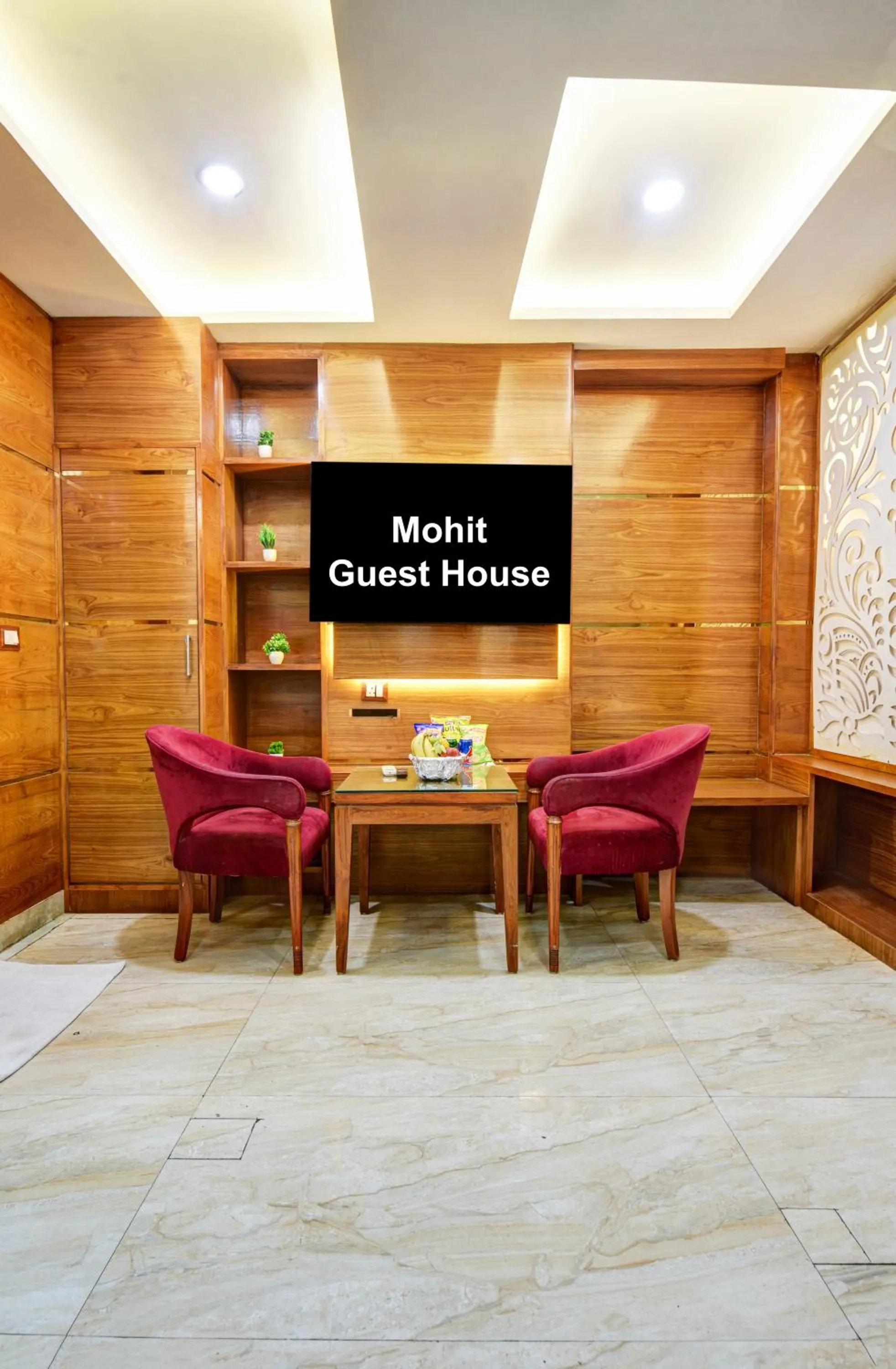 Seating area in The Hotel Mohit -5 Minutes Walk From New Delhi Railway Station - Paharganj