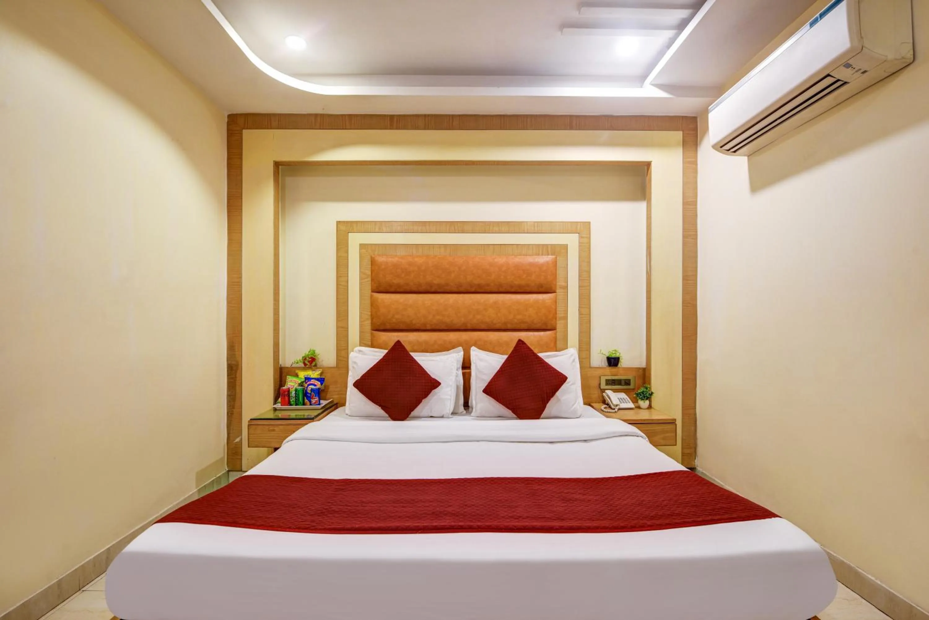 Bed in The Hotel Mohit -5 Minutes Walk From New Delhi Railway Station - Paharganj