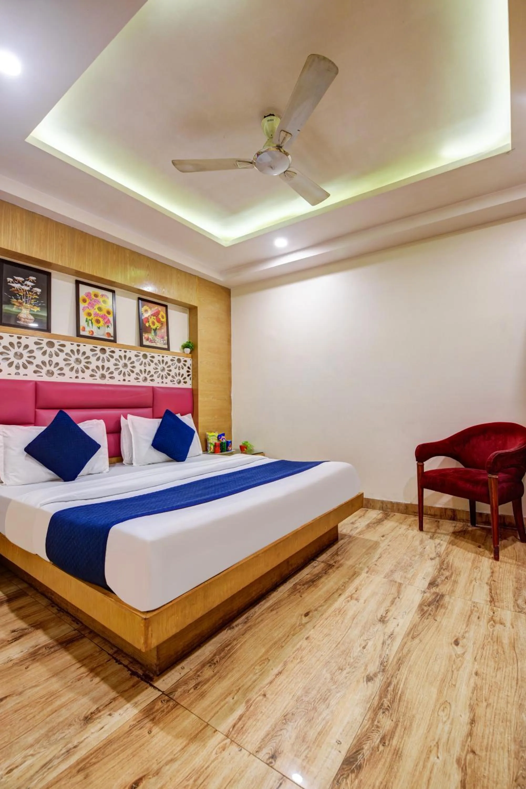 Bed in The Hotel Mohit -5 Minutes Walk From New Delhi Railway Station - Paharganj