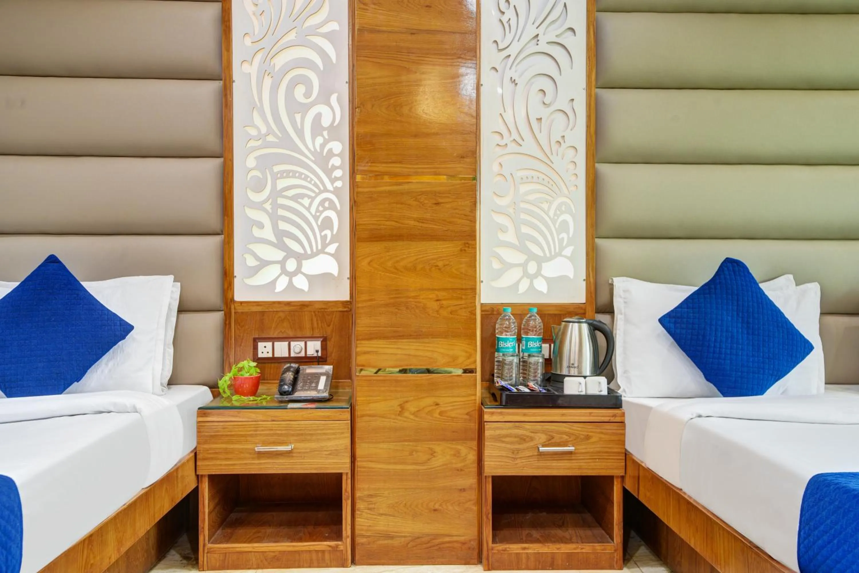 room service, Bed in The Hotel Mohit -5 Minutes Walk From New Delhi Railway Station - Paharganj