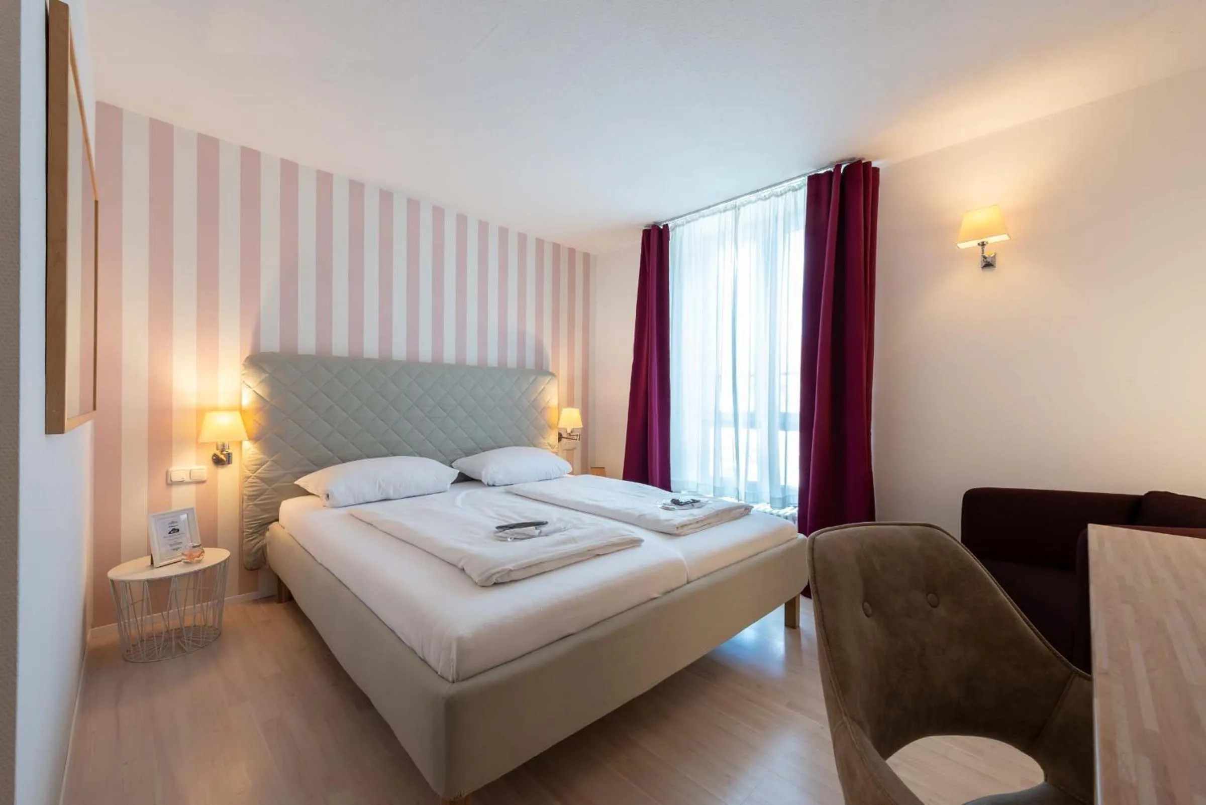 Photo of the whole room, Bed in Hotel Am Dom