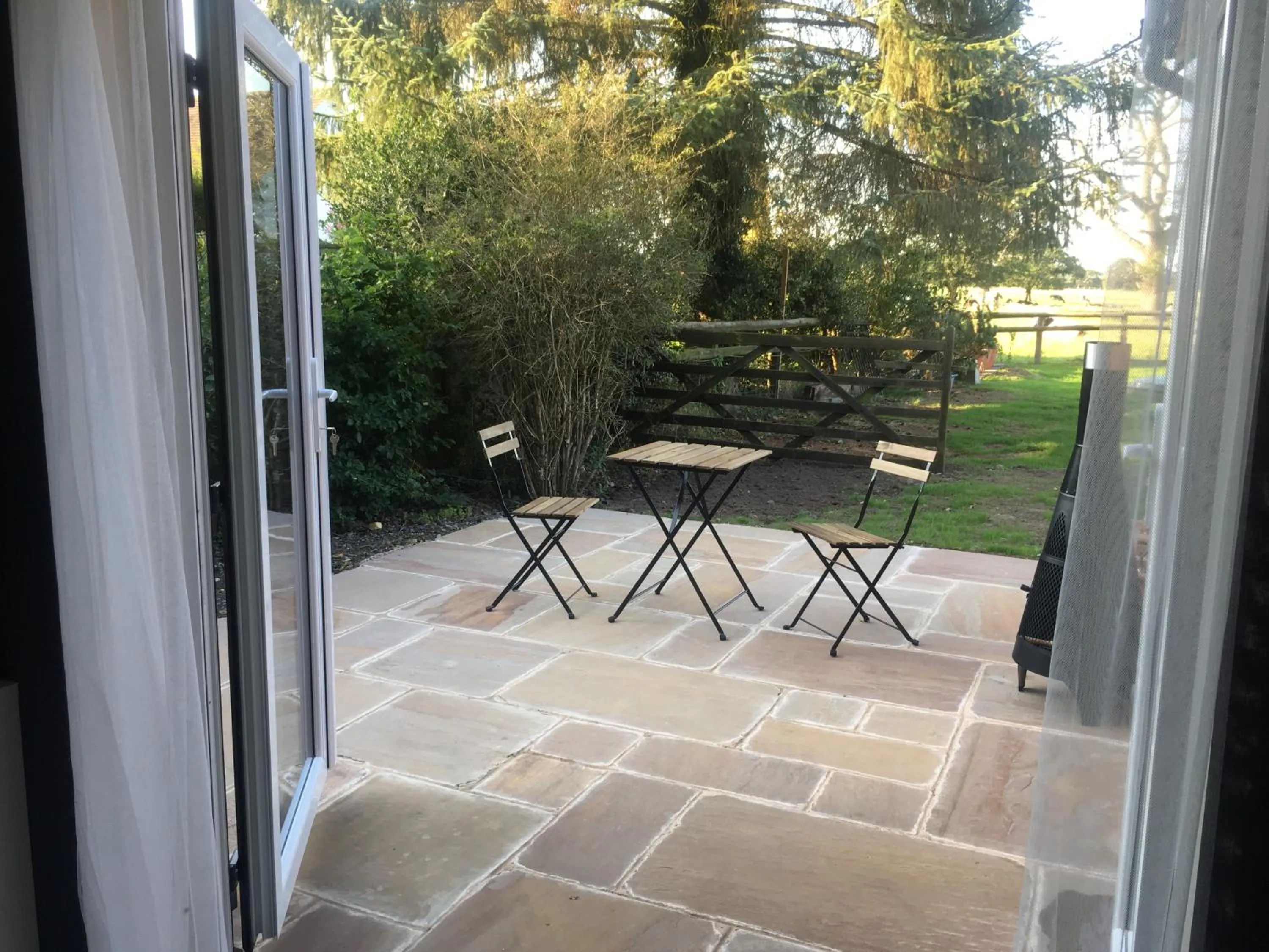 Patio in Private Entry Double bedroom with beautiful views!