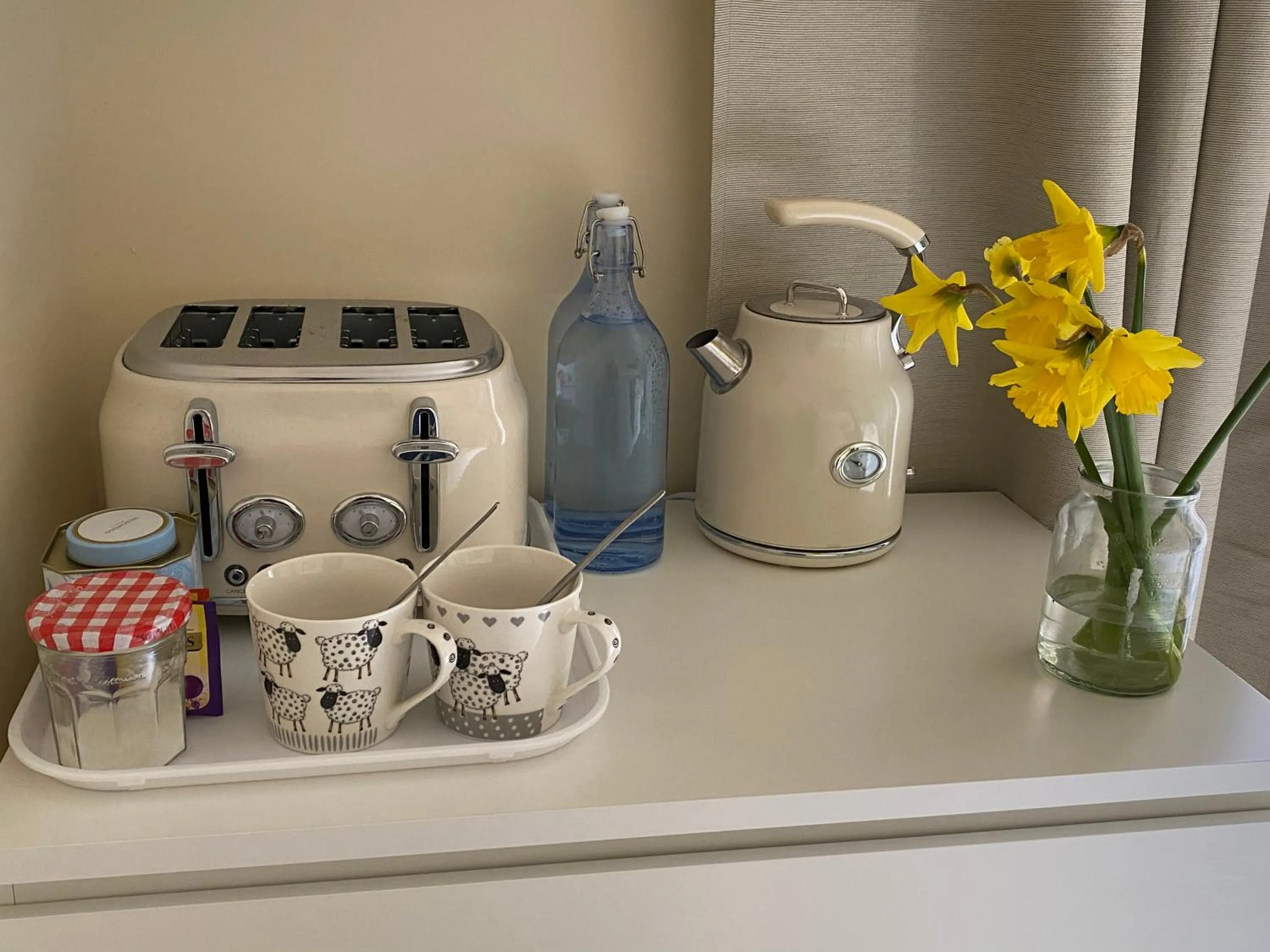 Coffee/tea facilities in Private Entry Double bedroom with beautiful views!