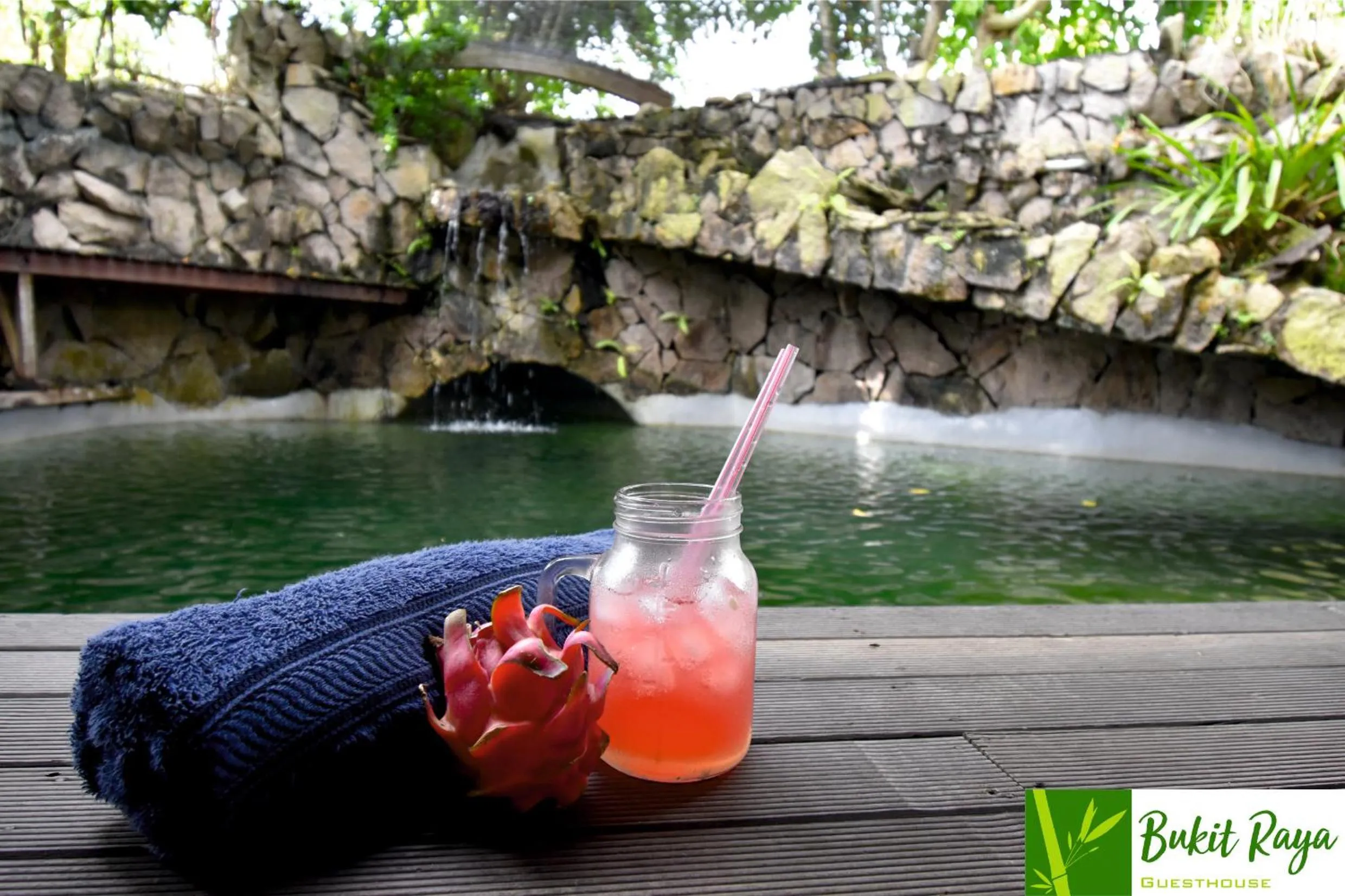 Swimming pool in Bukit Raya Guesthouse