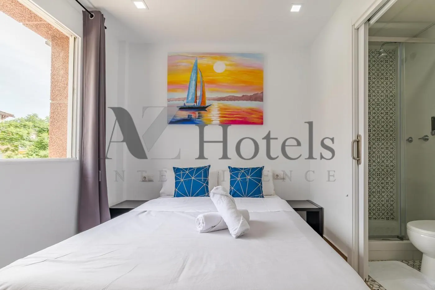 Bed in AYZ Elcano - Auto check-in property