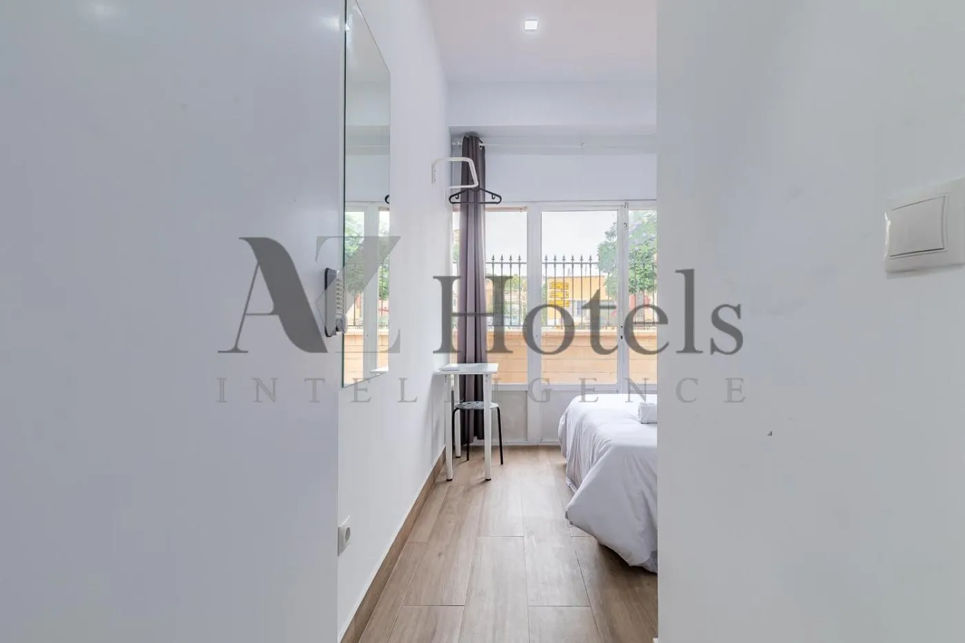 Bed in AYZ Elcano - Auto check-in property