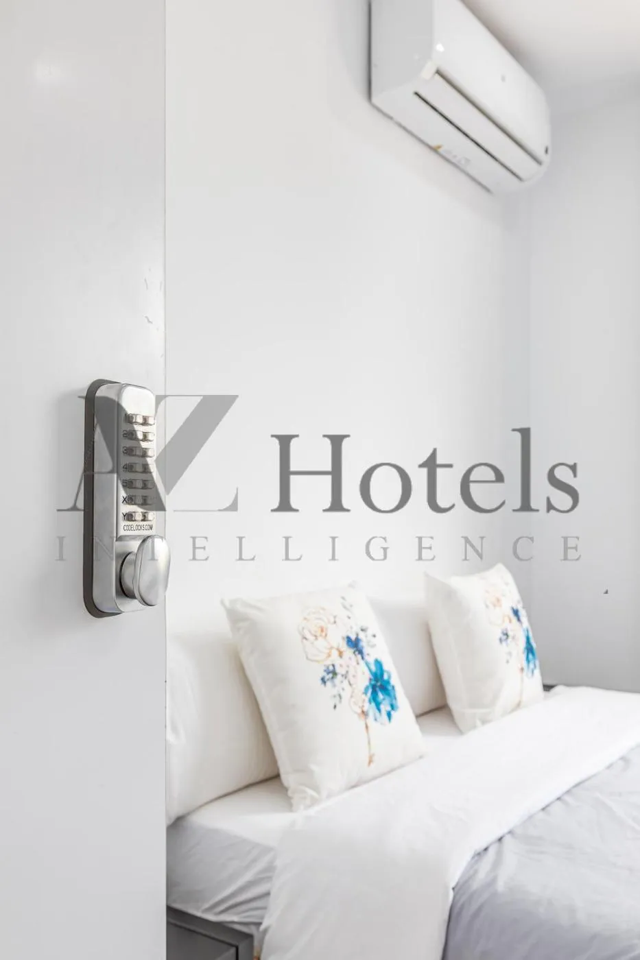 Bed in AYZ Elcano - Auto check-in property