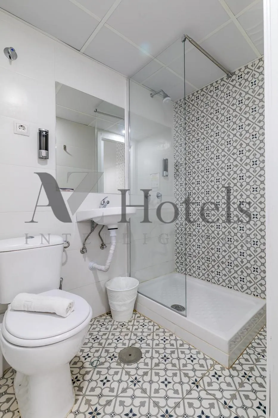 Shower in AYZ Elcano - Auto check-in property
