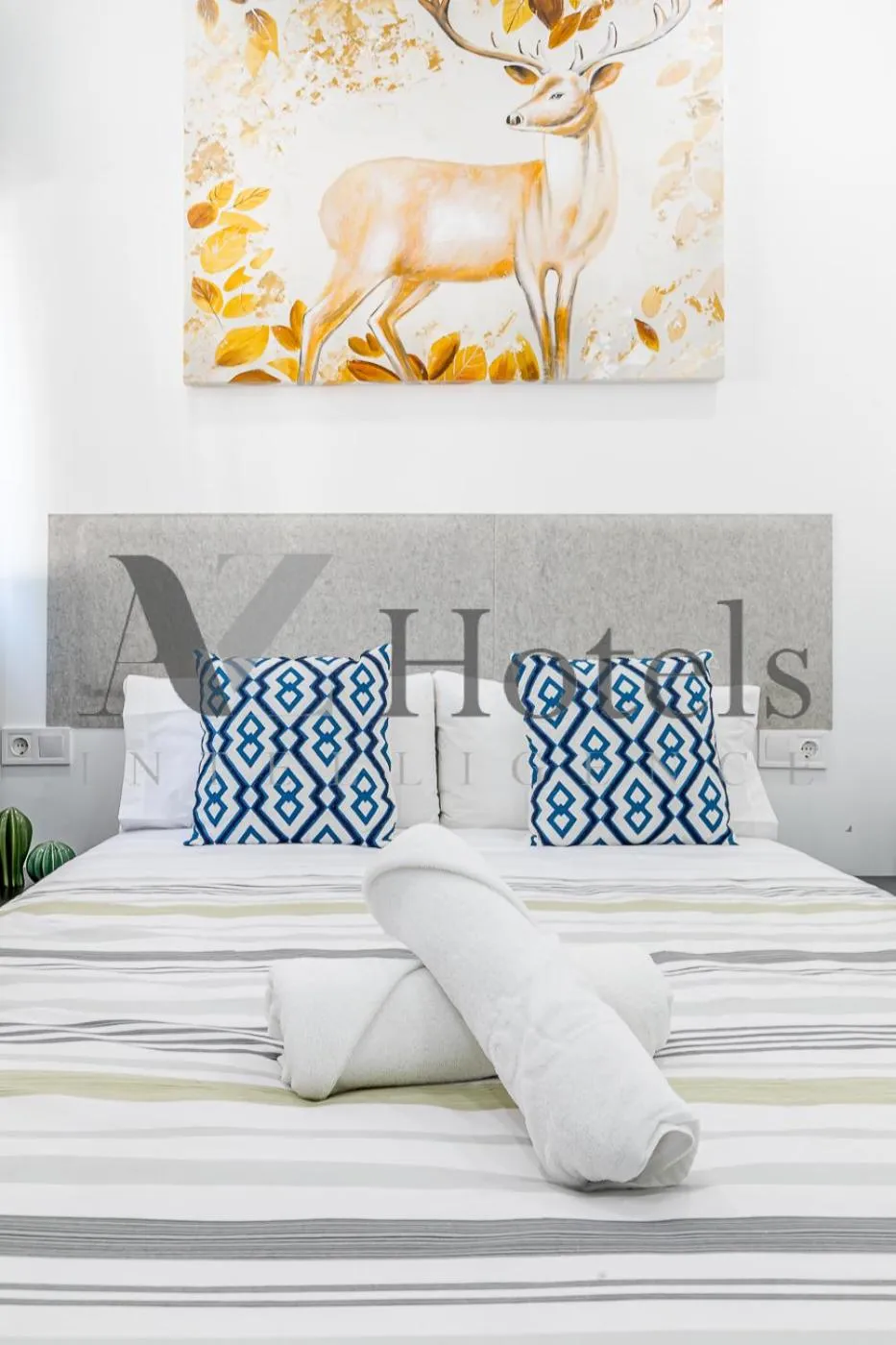 Bed in AYZ Elcano - Auto check-in property