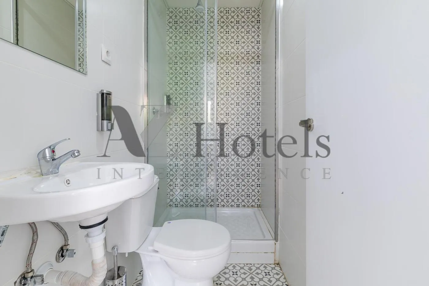 Shower in AYZ Elcano - Auto check-in property