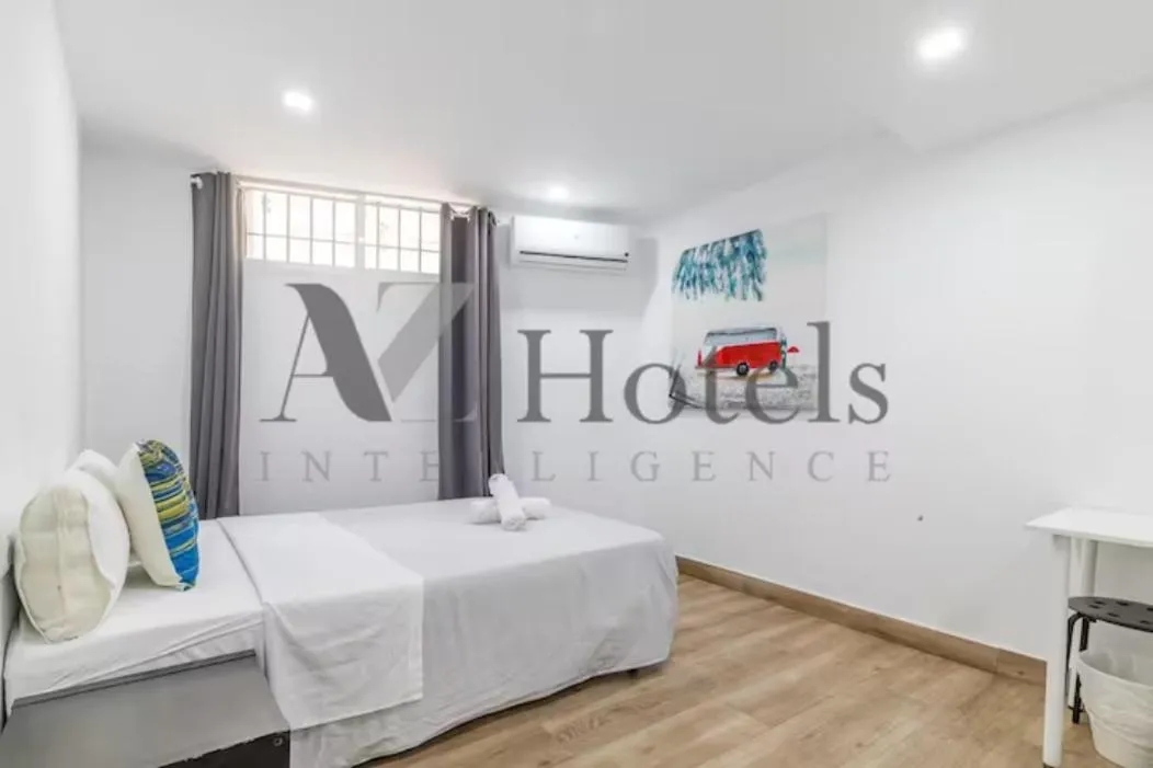 Bed in AYZ Elcano - Auto check-in property