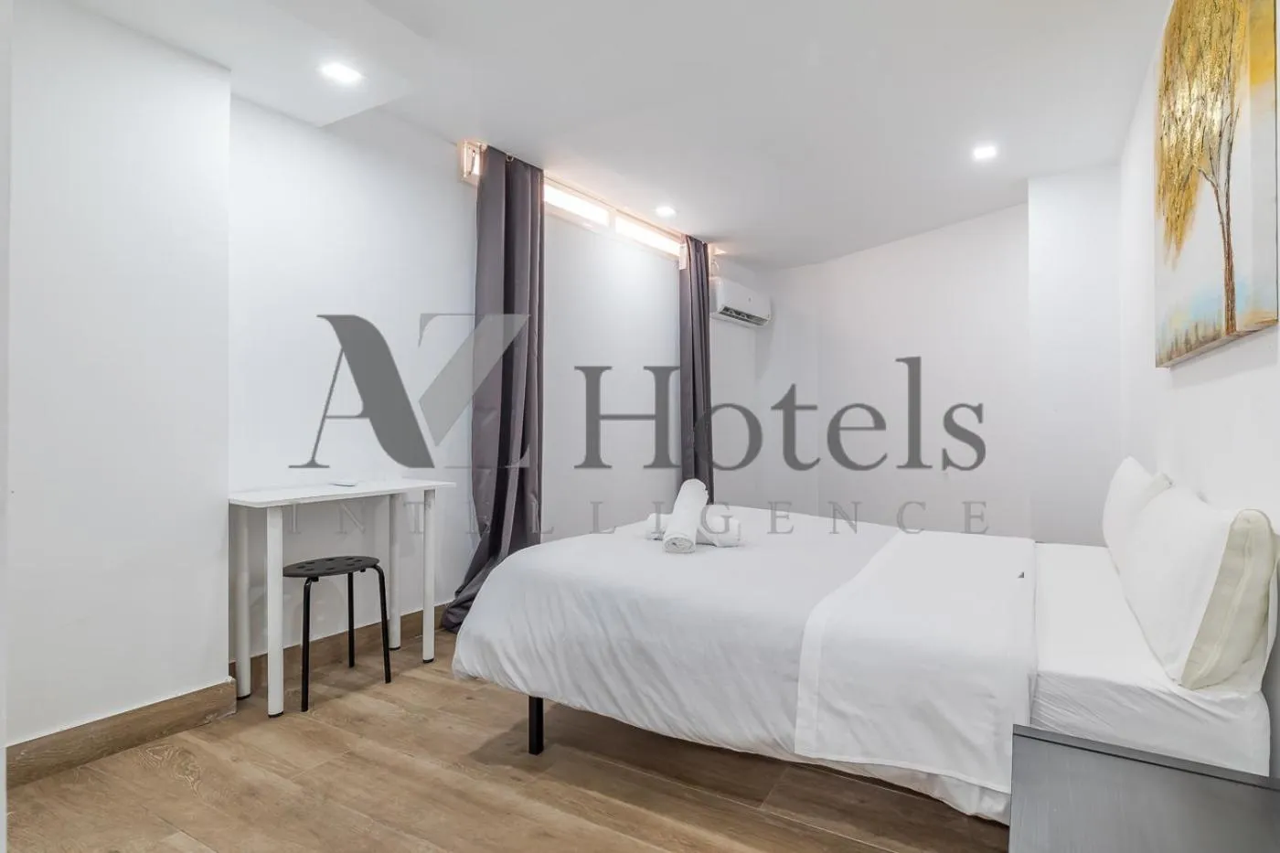 Bed in AYZ Elcano - Auto check-in property