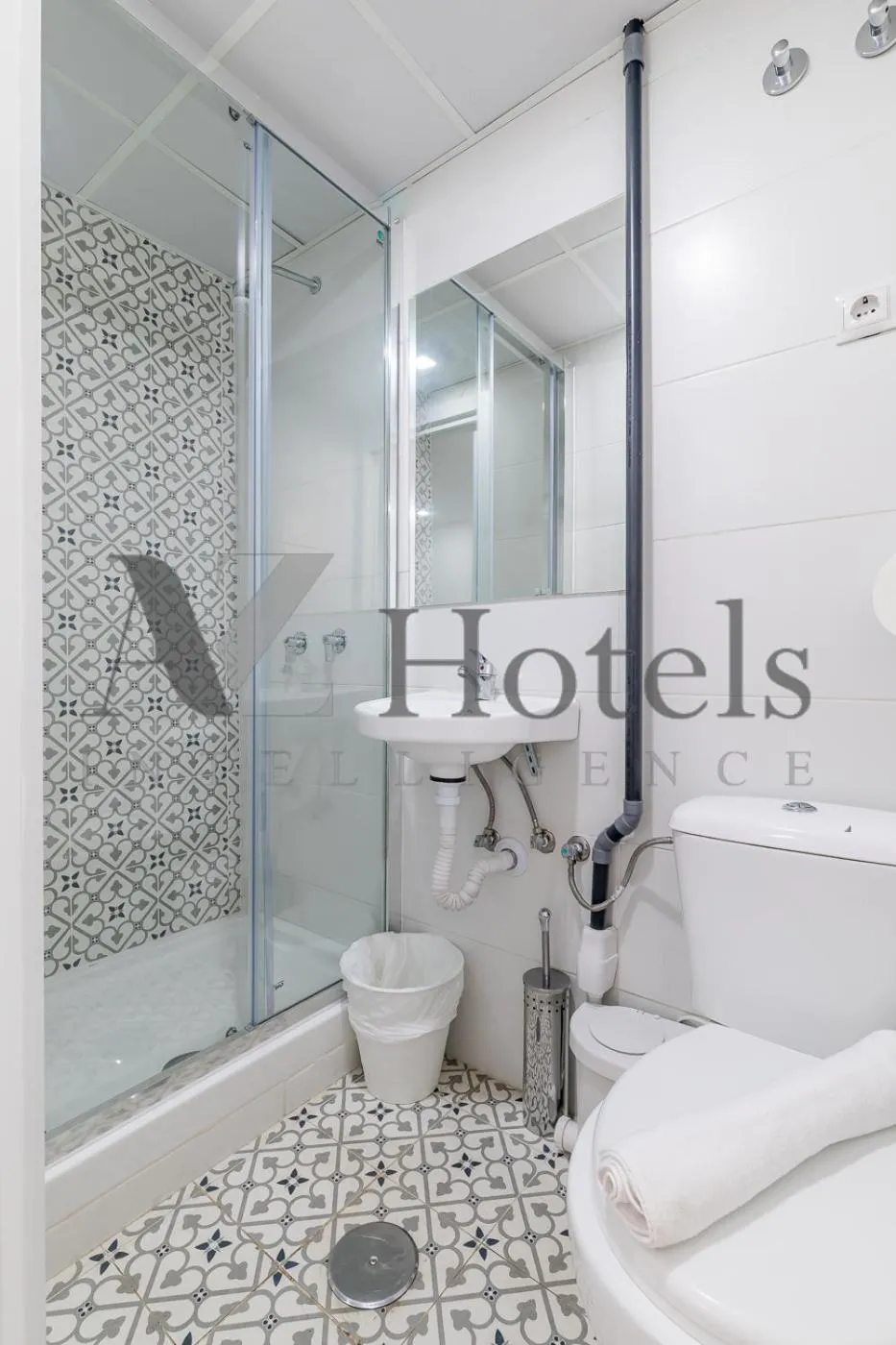 Shower in AYZ Elcano - Auto check-in property