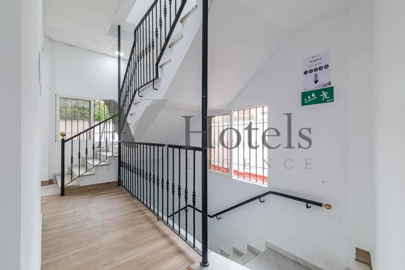 Property building in AYZ Elcano - Auto check-in property