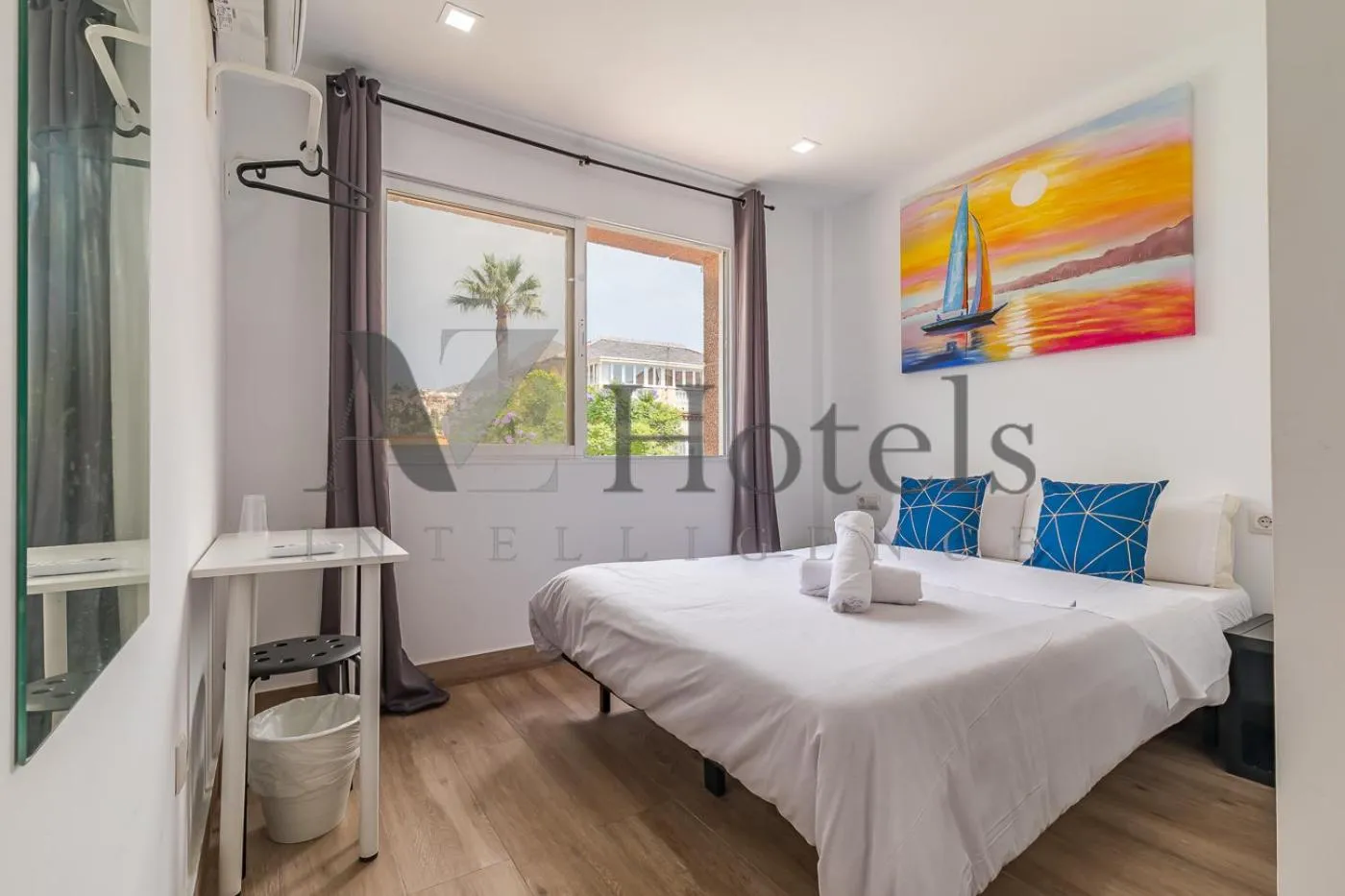 Bed in AYZ Elcano - Auto check-in property