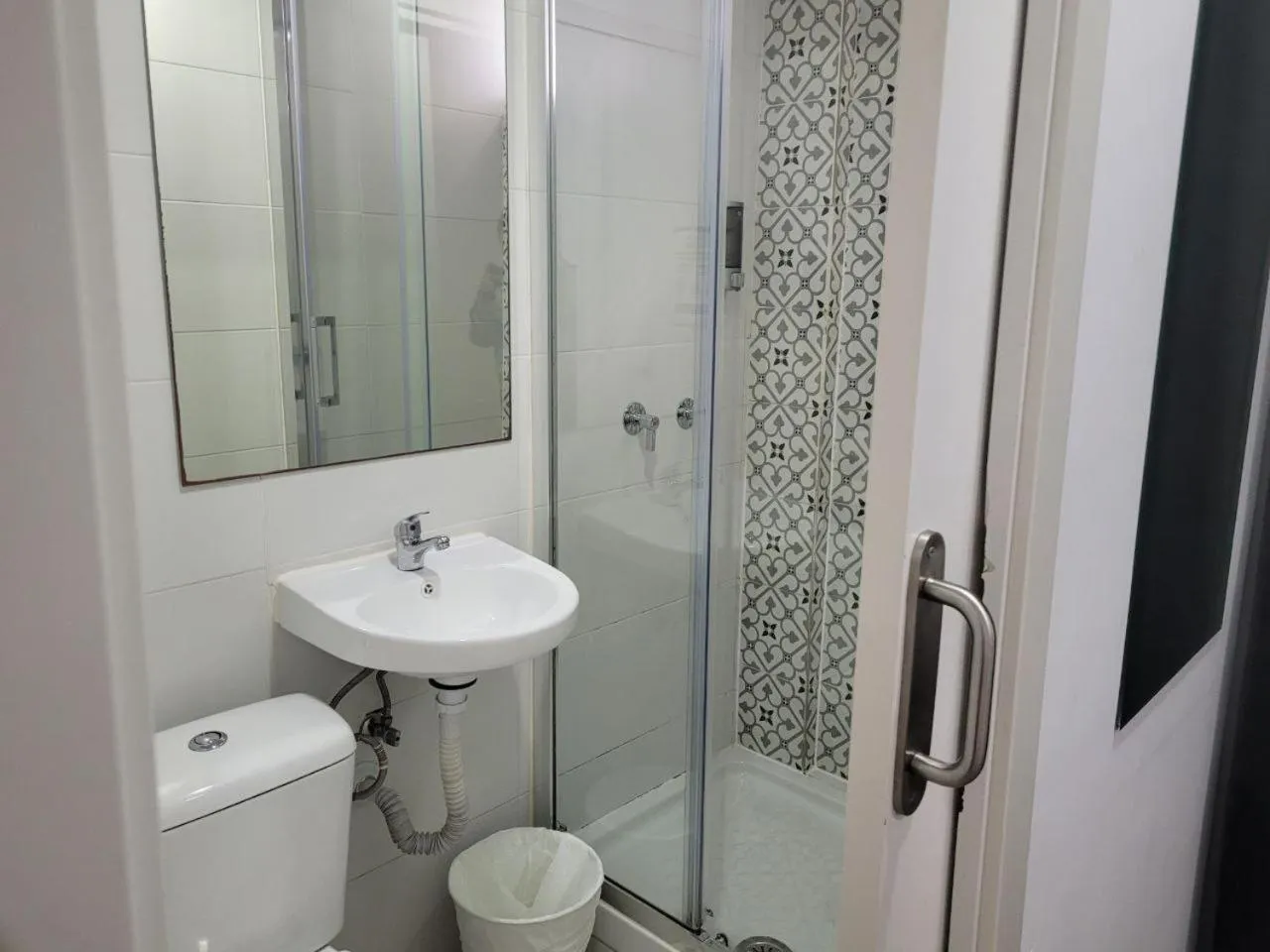 Shower in AYZ Elcano - Auto check-in property