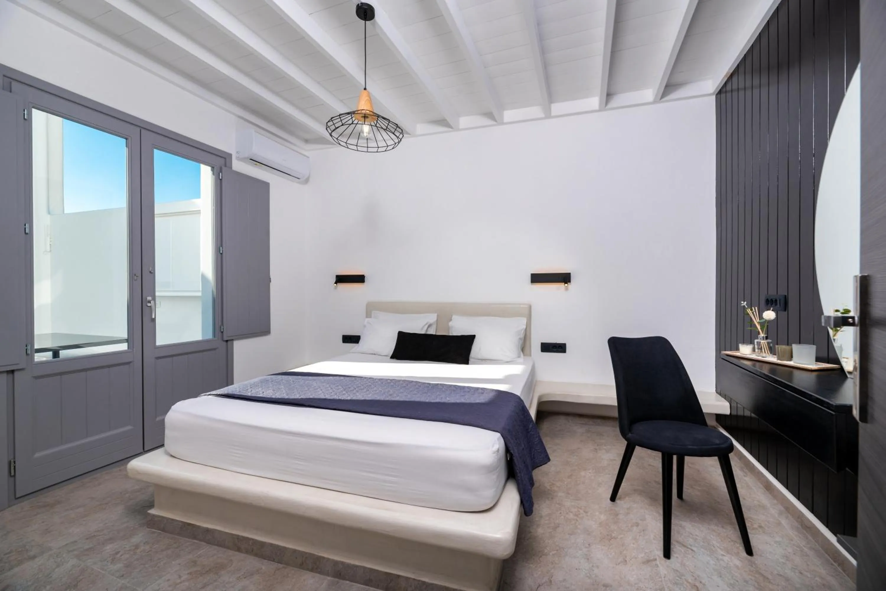 Photo of the whole room, Bed in Filoxenia Luxury Villas
