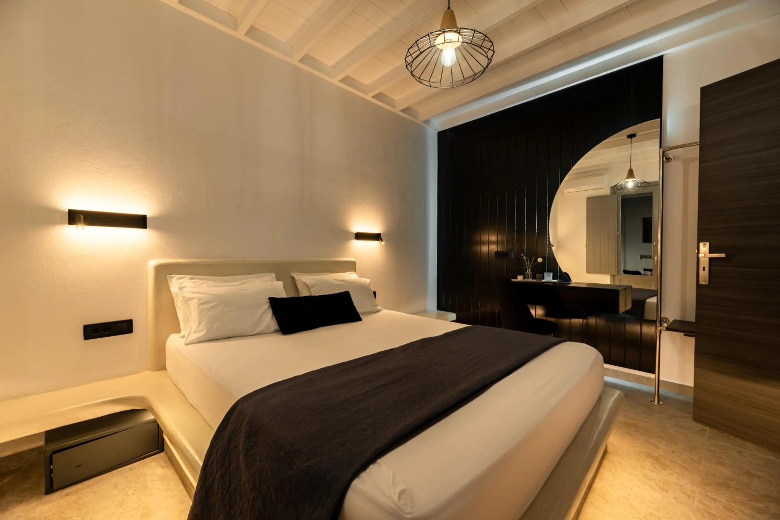 Photo of the whole room, Bed in Filoxenia Luxury Villas