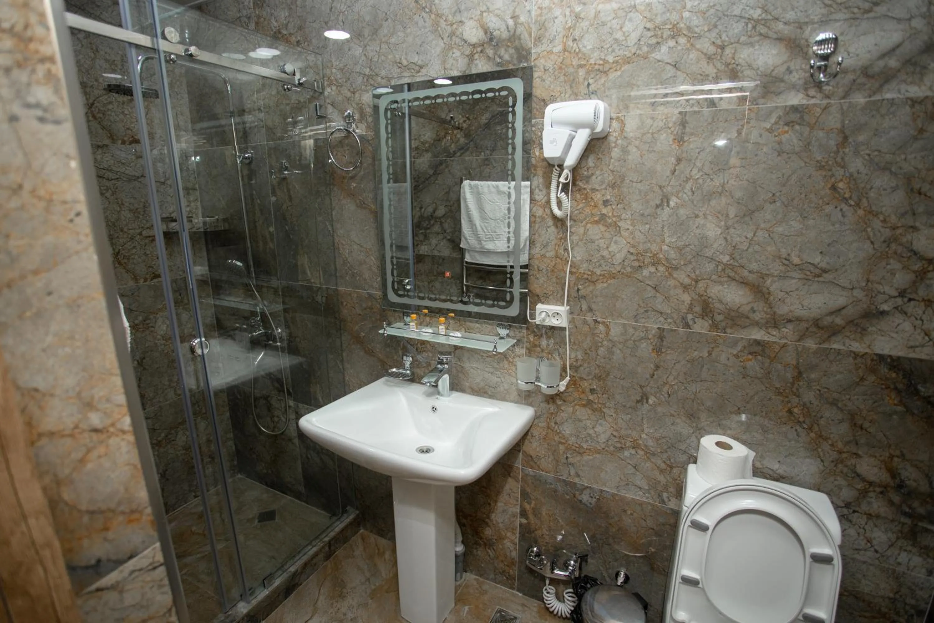 Shower in Rayyan Hotel Samarkand