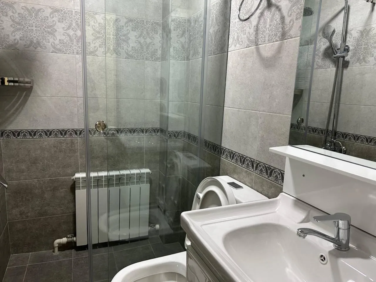 Shower in Rayyan Hotel Samarkand