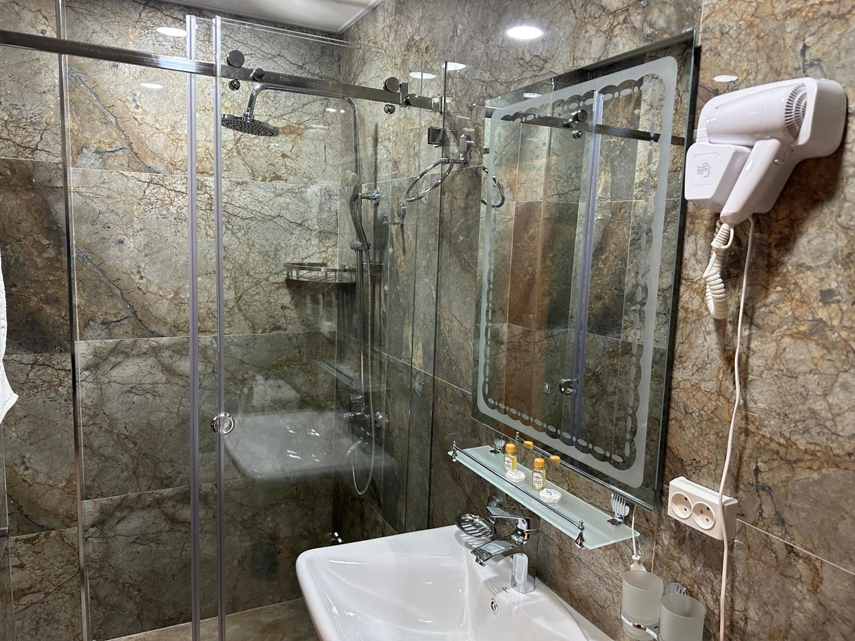 Shower in Rayyan Hotel Samarkand