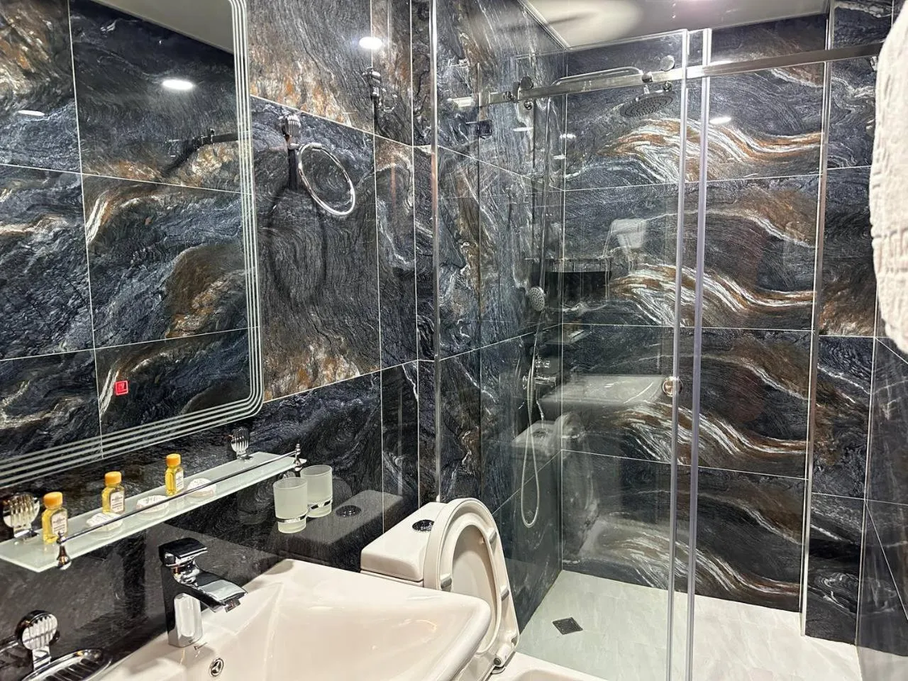 Shower in Rayyan Hotel Samarkand