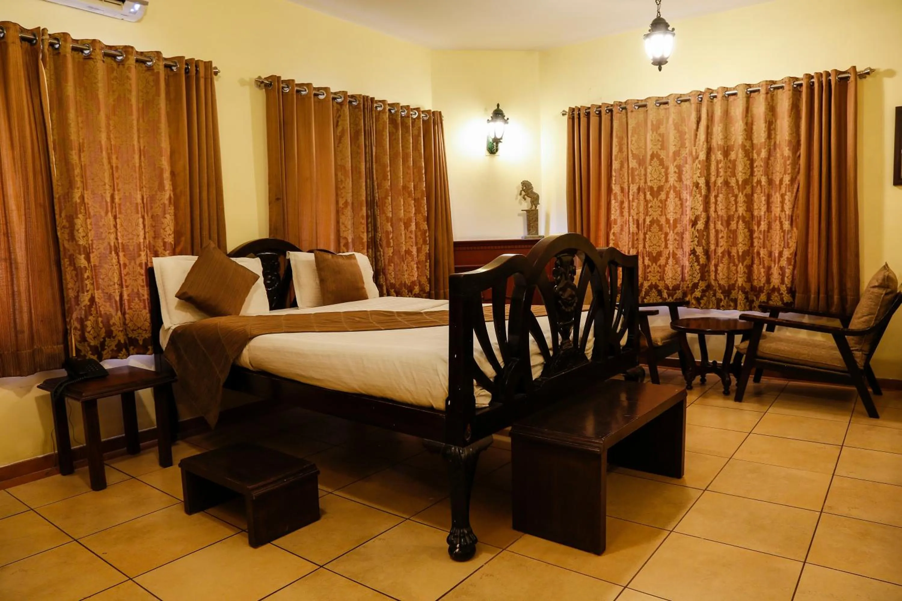 room service, Bed in The Colonial Manek Manor By SAH