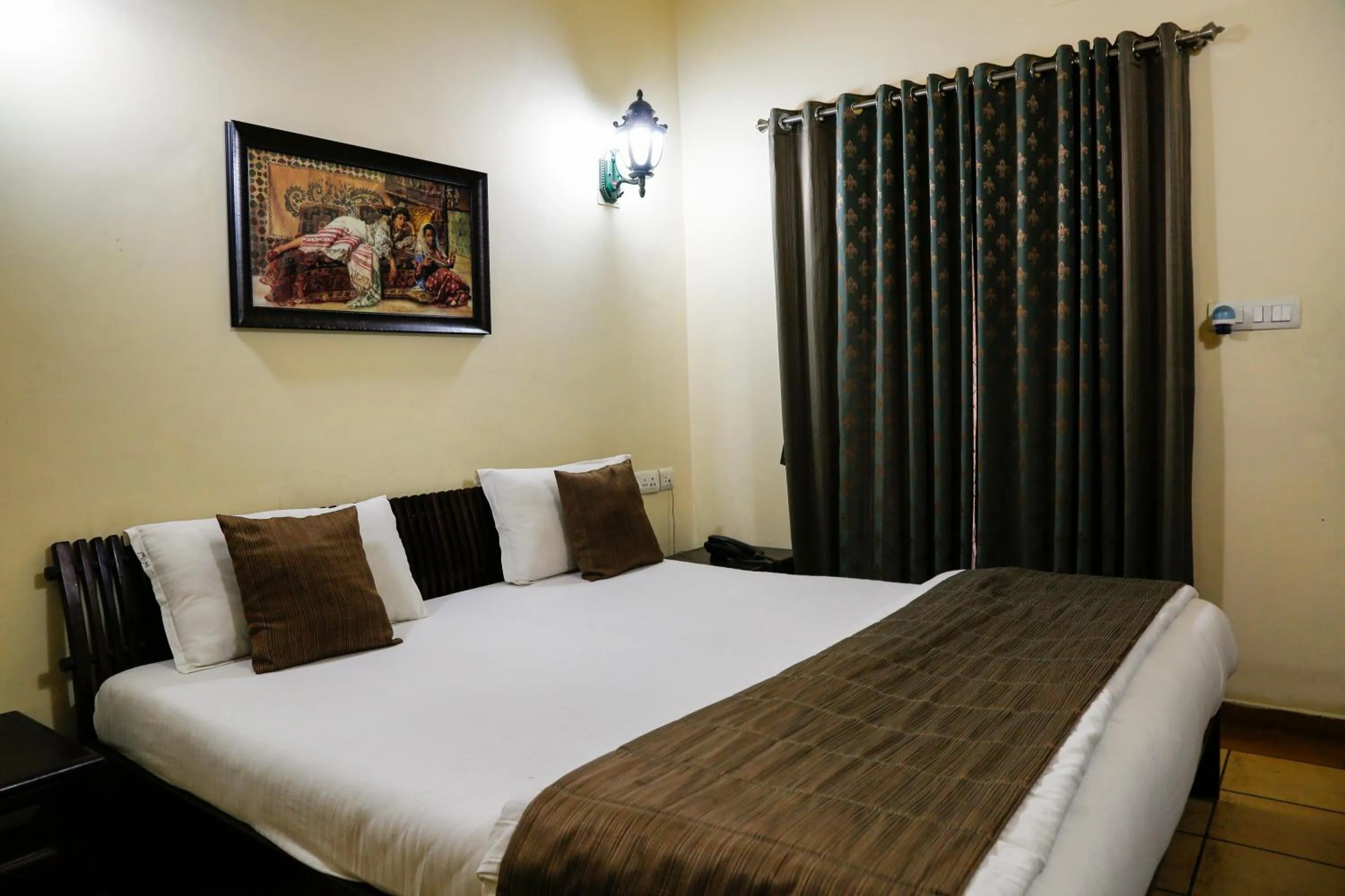 room service, Bed in The Colonial Manek Manor By SAH