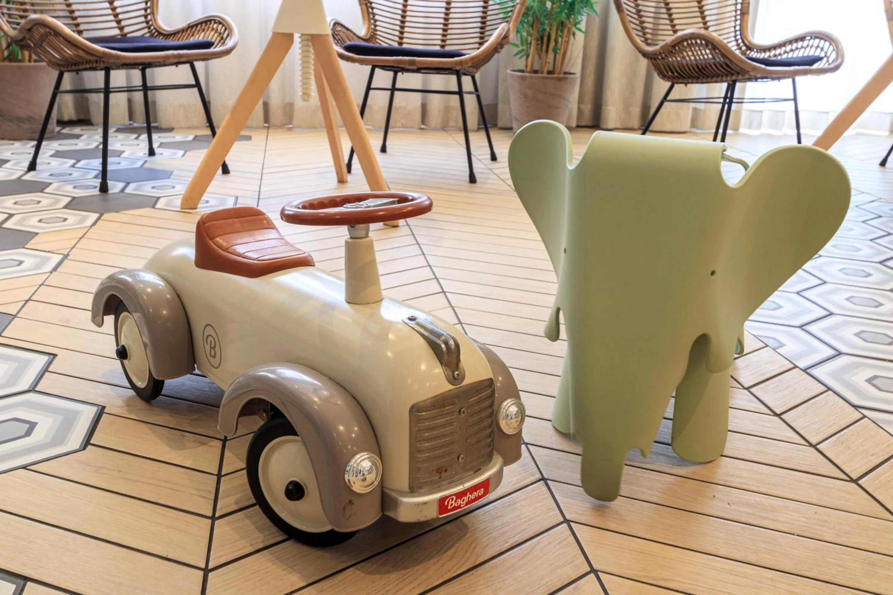 Lounge or bar in Best Western Les Bains Hotel et SPA