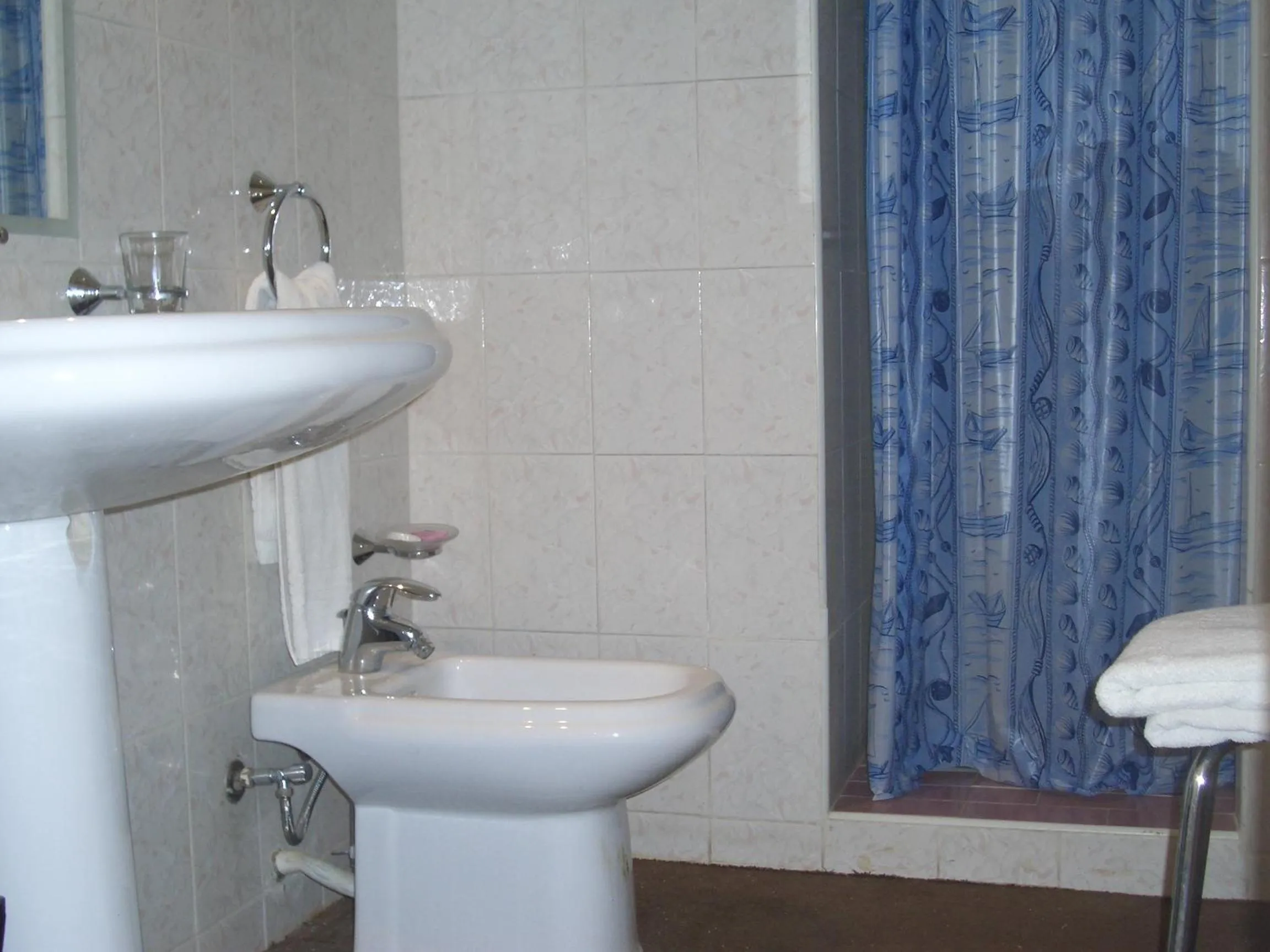 Bathroom in Hotel Les Amandiers