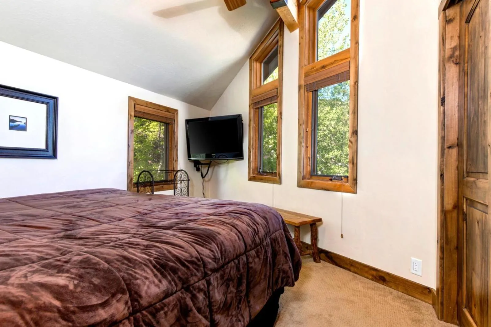 Bedroom, Bed in KBM Resorts In the Heart of Old TownWalk to Main St. Easy access shuttle to PCMR or DV Resorts Private Hot Tub POA-504b