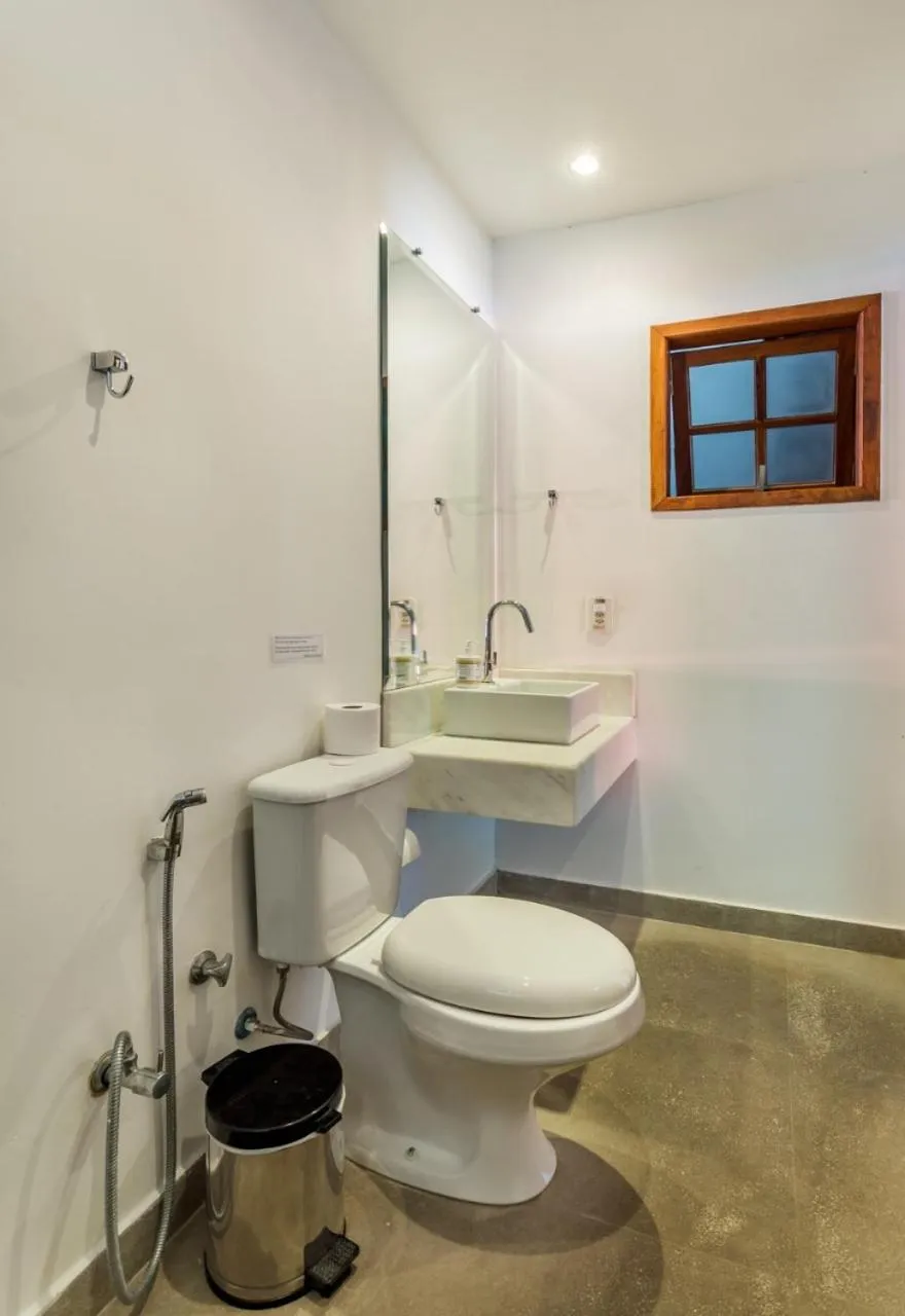 Bathroom in casaJOMO Art, Food & Music B&B