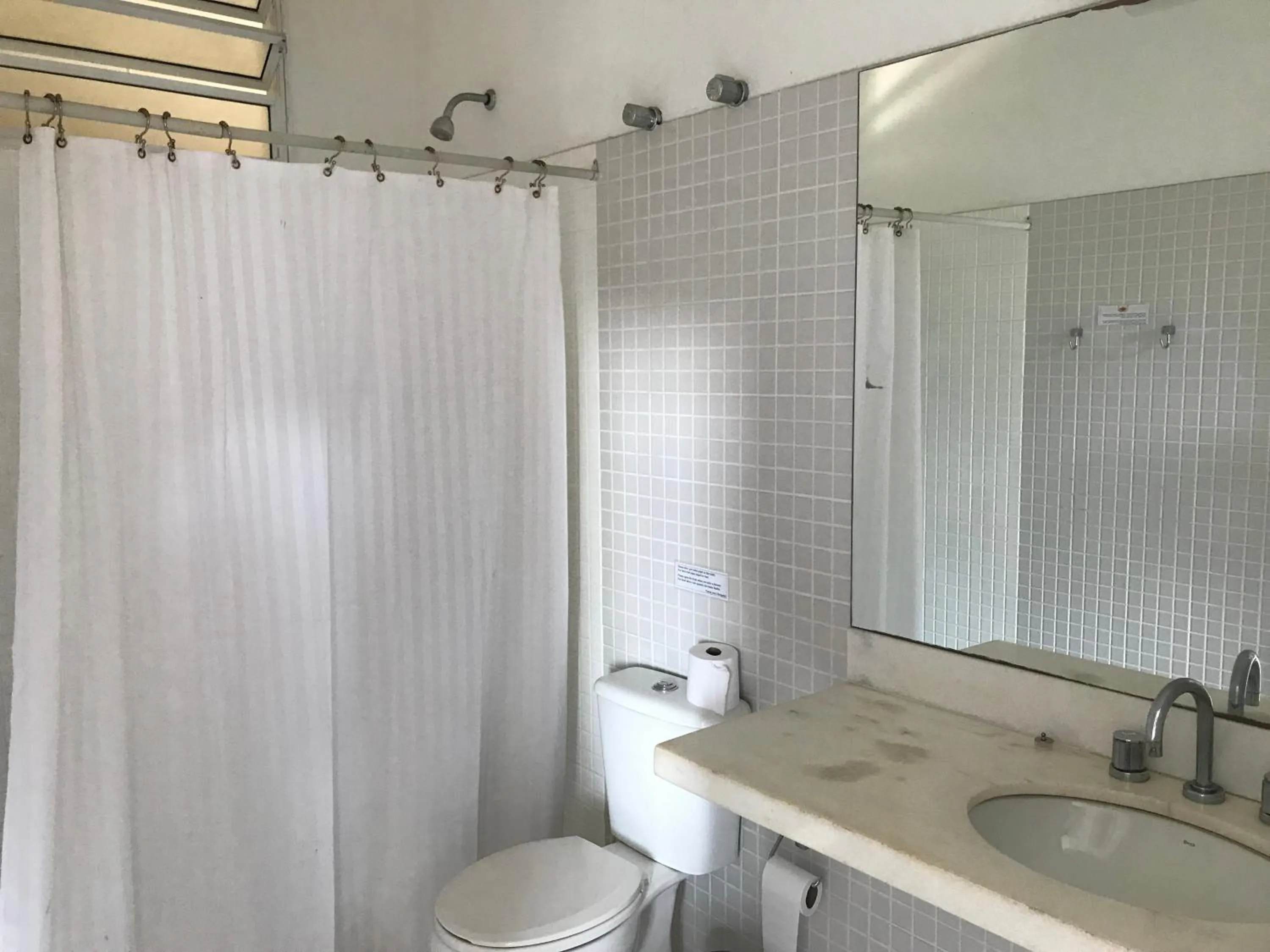 Bathroom in casaJOMO Art, Food & Music B&B