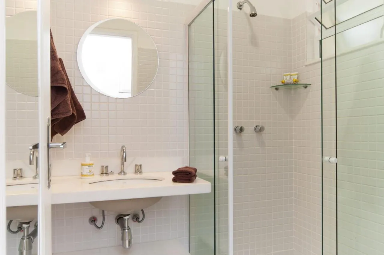 Bathroom in casaJOMO Art, Food & Music B&B