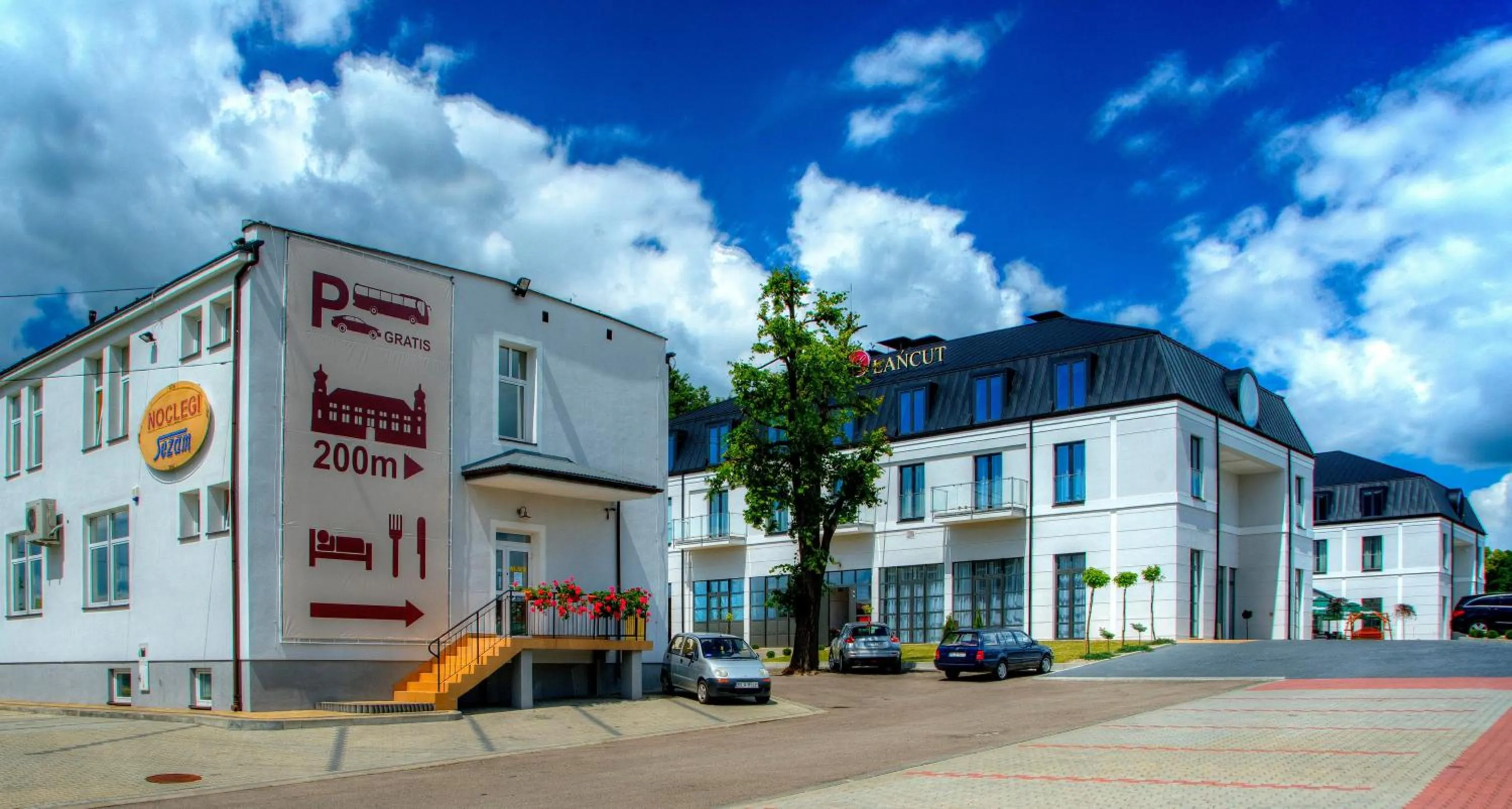 Facade/entrance in Hotel Łańcut