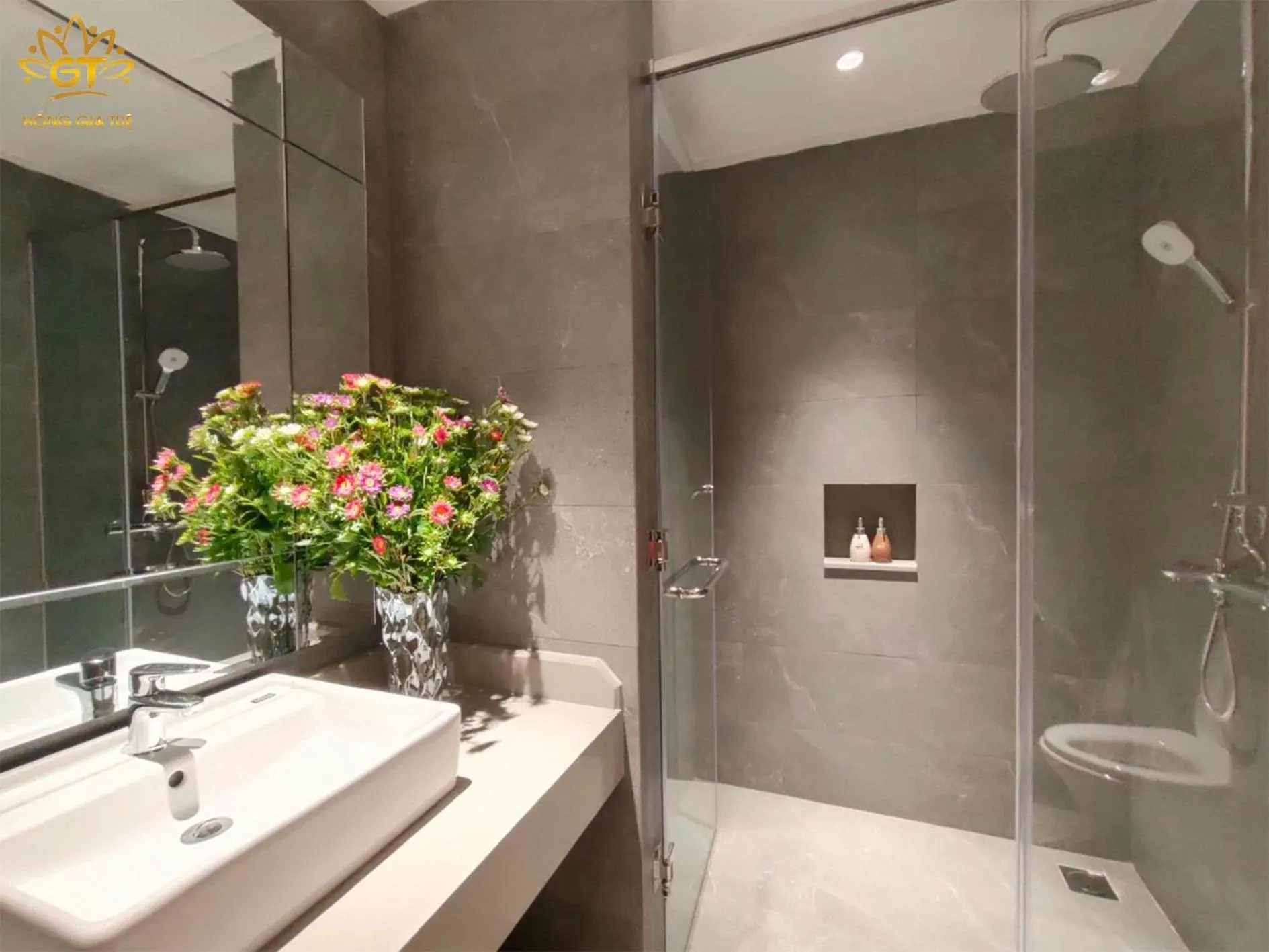 Hong Gia Tue Lake View