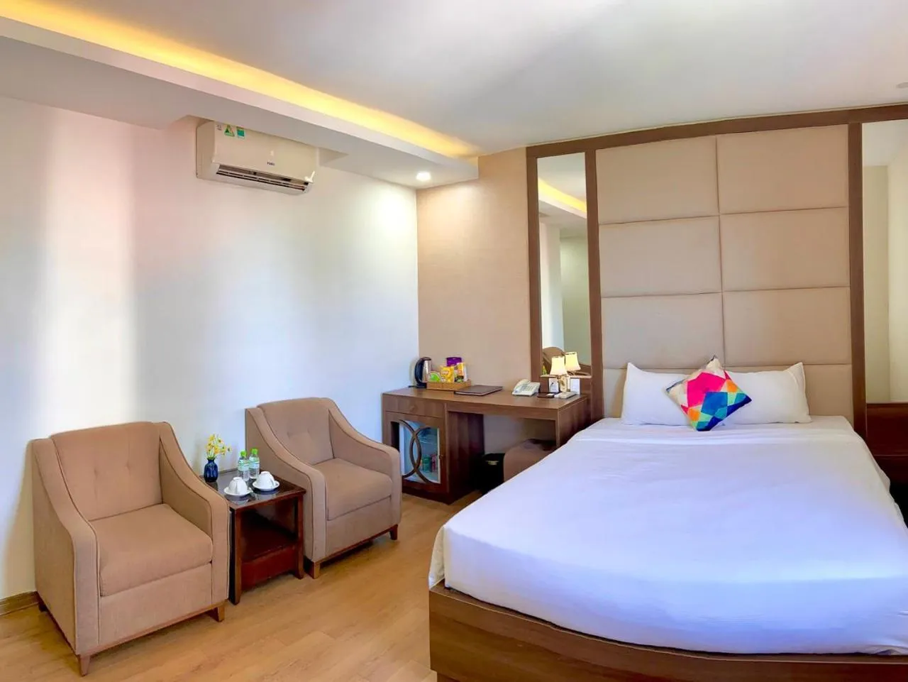 Bed in Pariat River Front Hotel