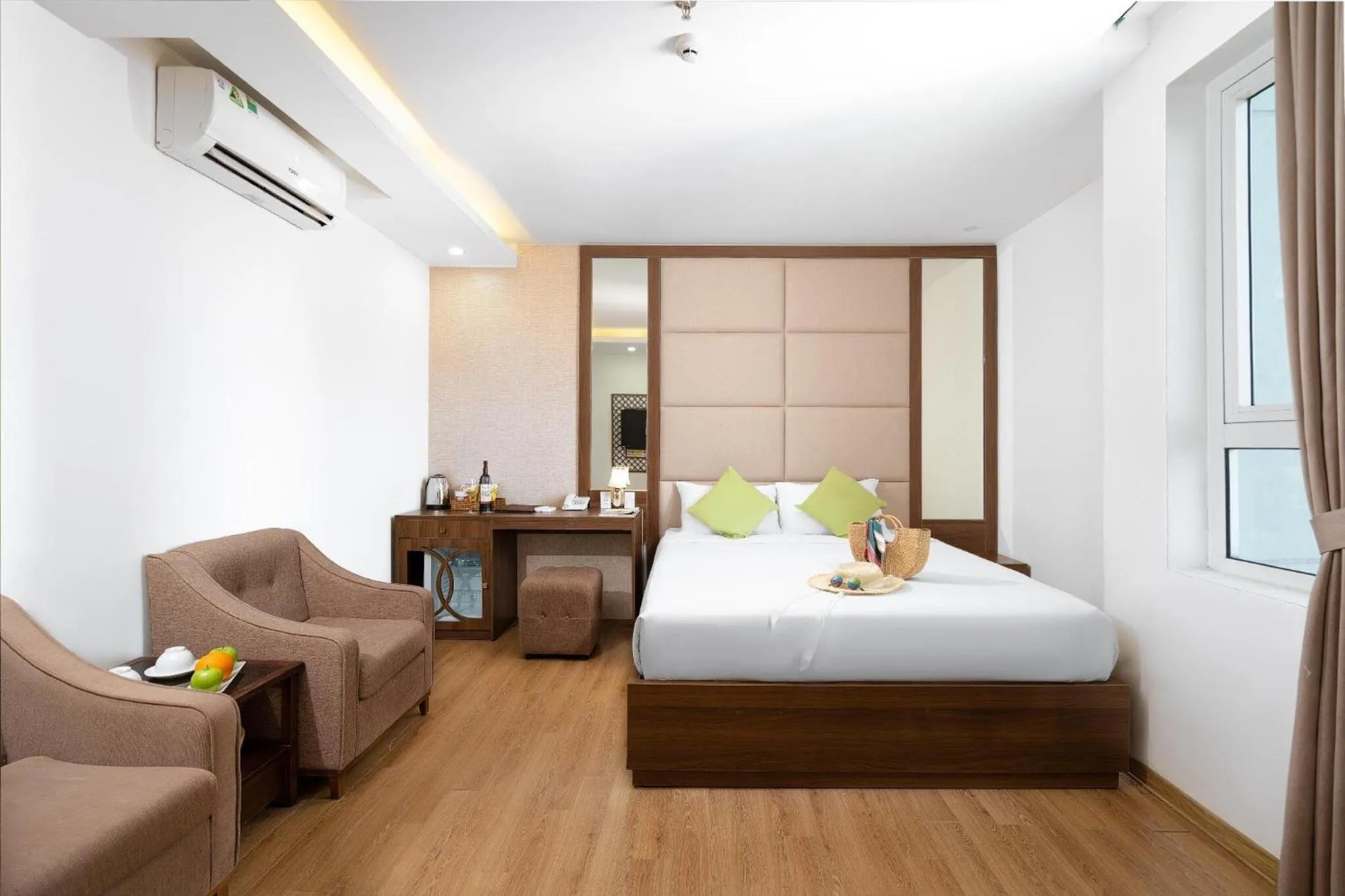 Photo of the whole room, Bed in Pariat River Front Hotel