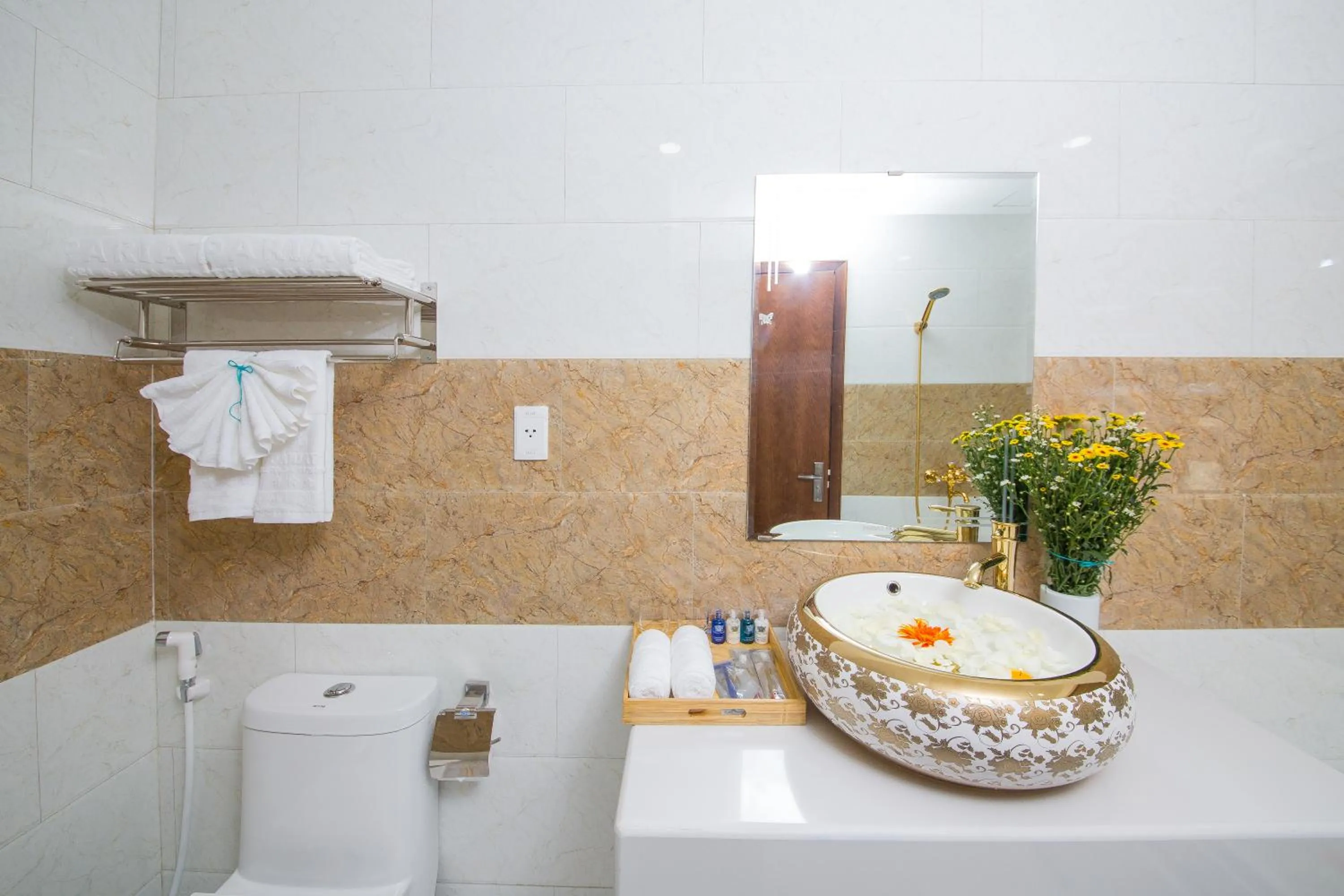 Bathroom in Pariat River Front Hotel