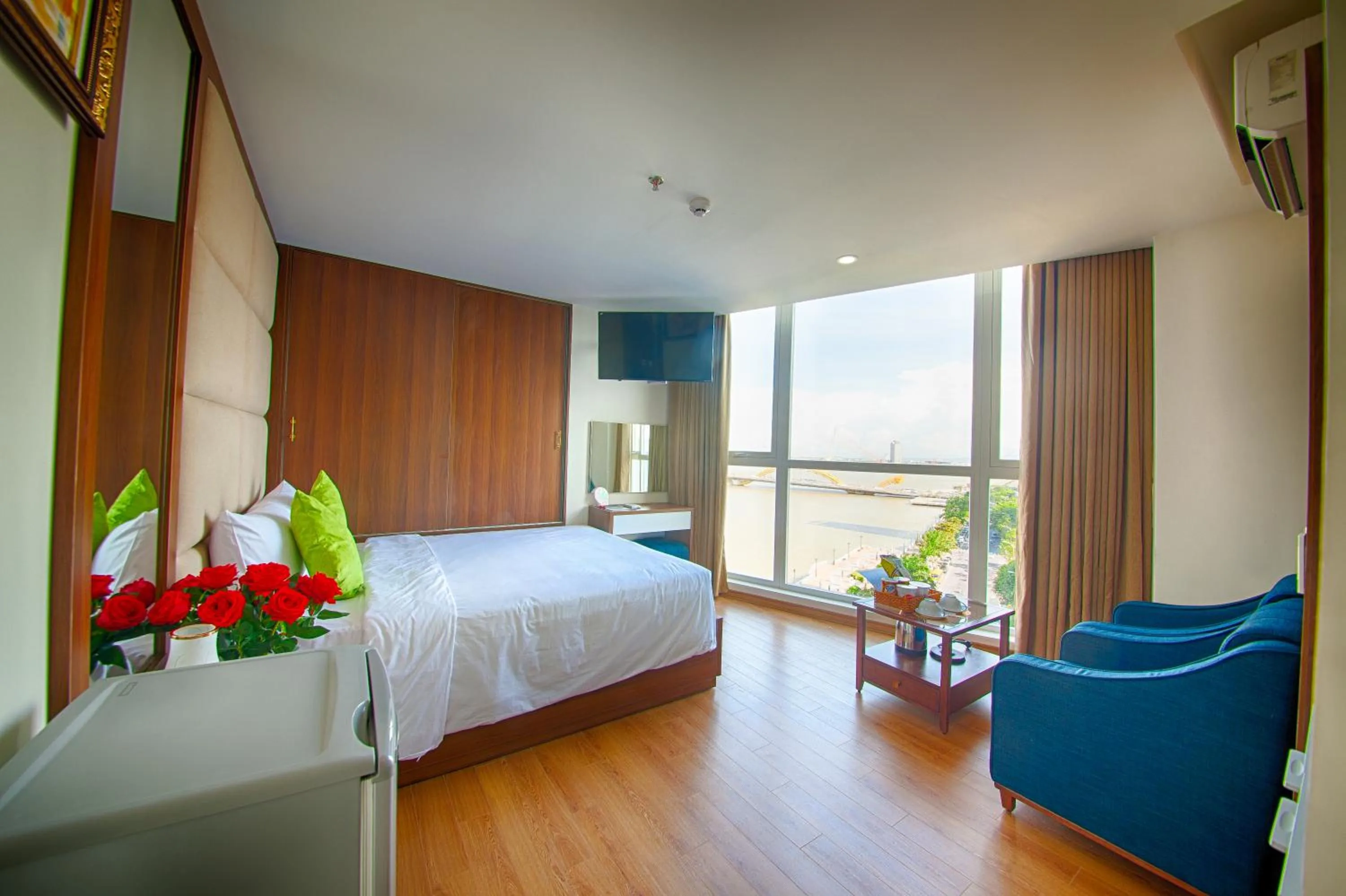 Photo of the whole room, Bed in Pariat River Front Hotel