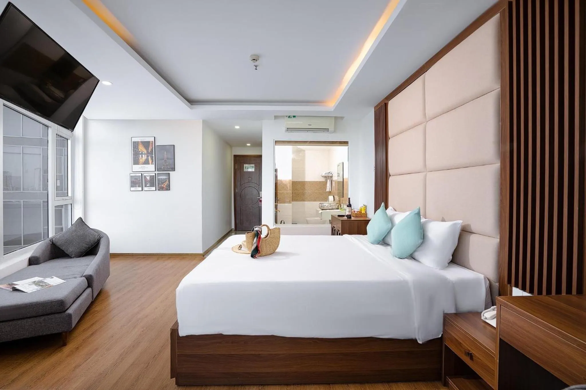 Photo of the whole room, Bed in Pariat River Front Hotel