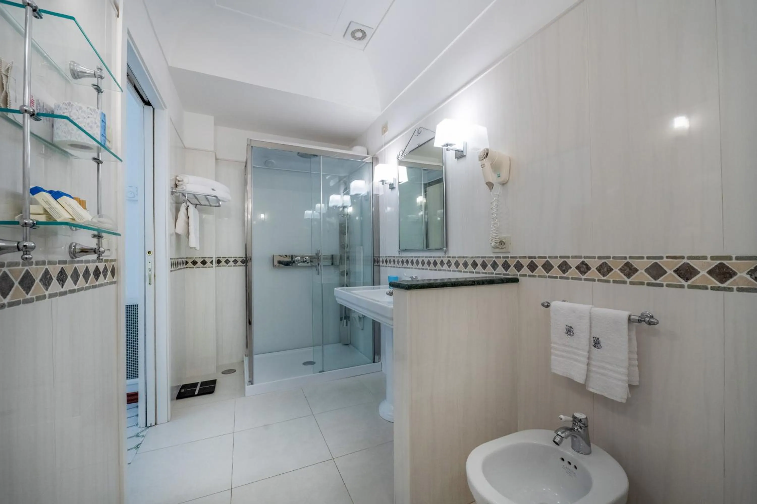 Shower in Hotel Belvedere