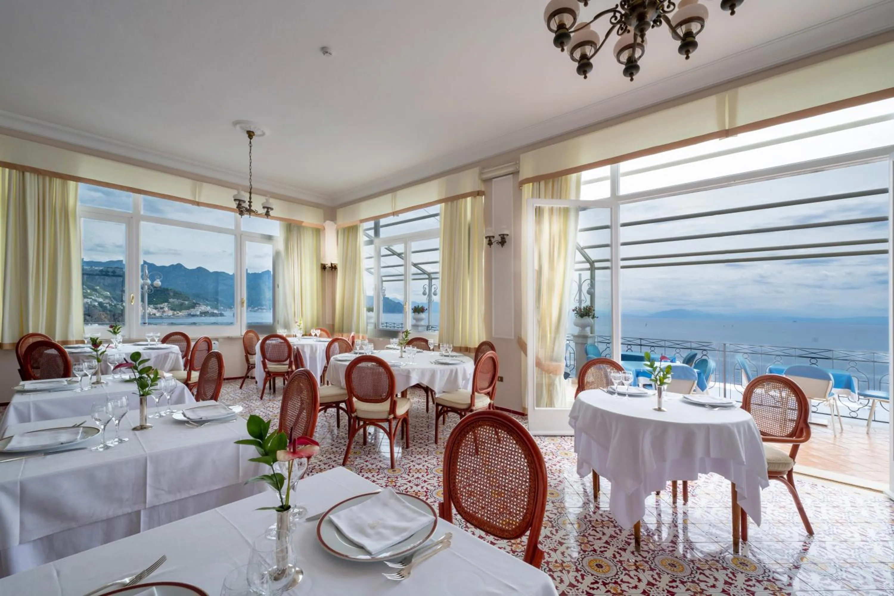 Restaurant/places to eat in Hotel Belvedere
